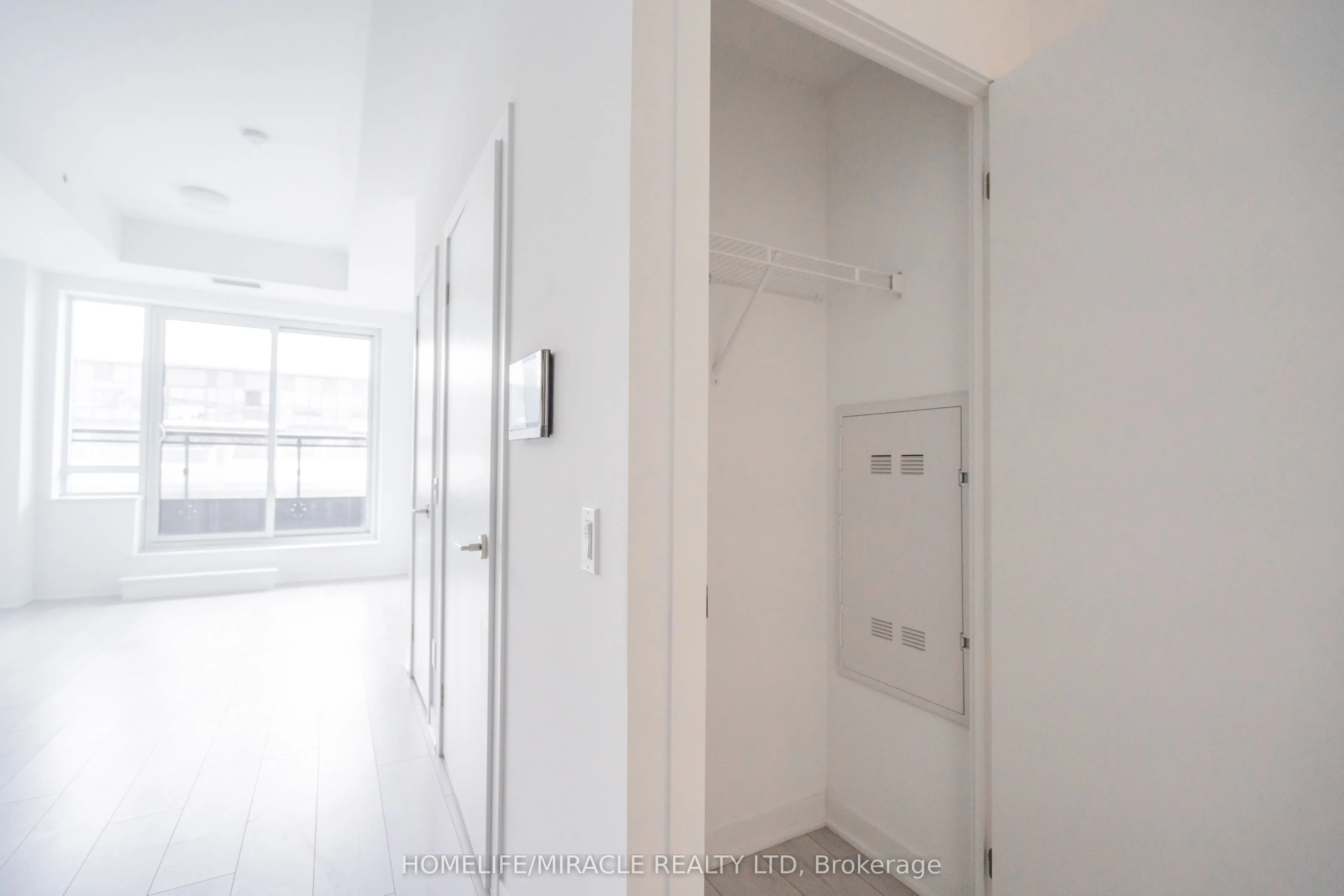 405 Dundas Street W, #LPH12