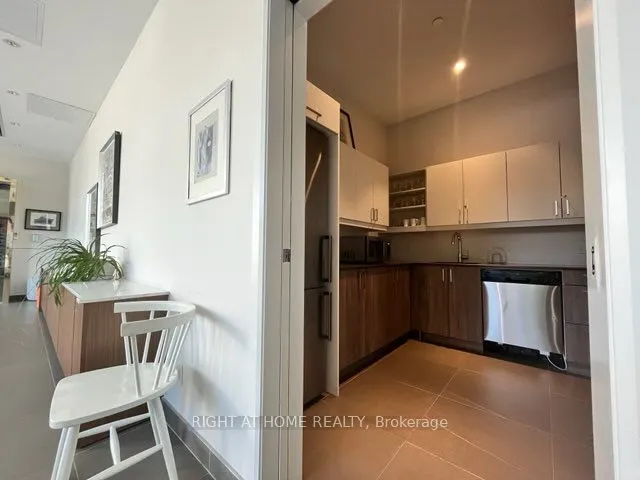 385 Osler Street, #207