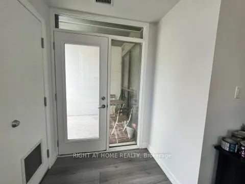 385 Osler Street, #207
