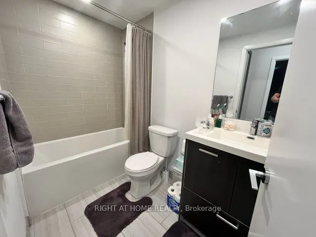 385 Osler Street, #207