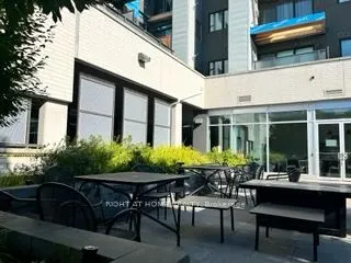 385 Osler Street, #207