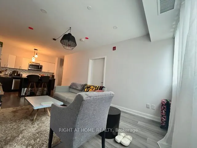 385 Osler Street, #207