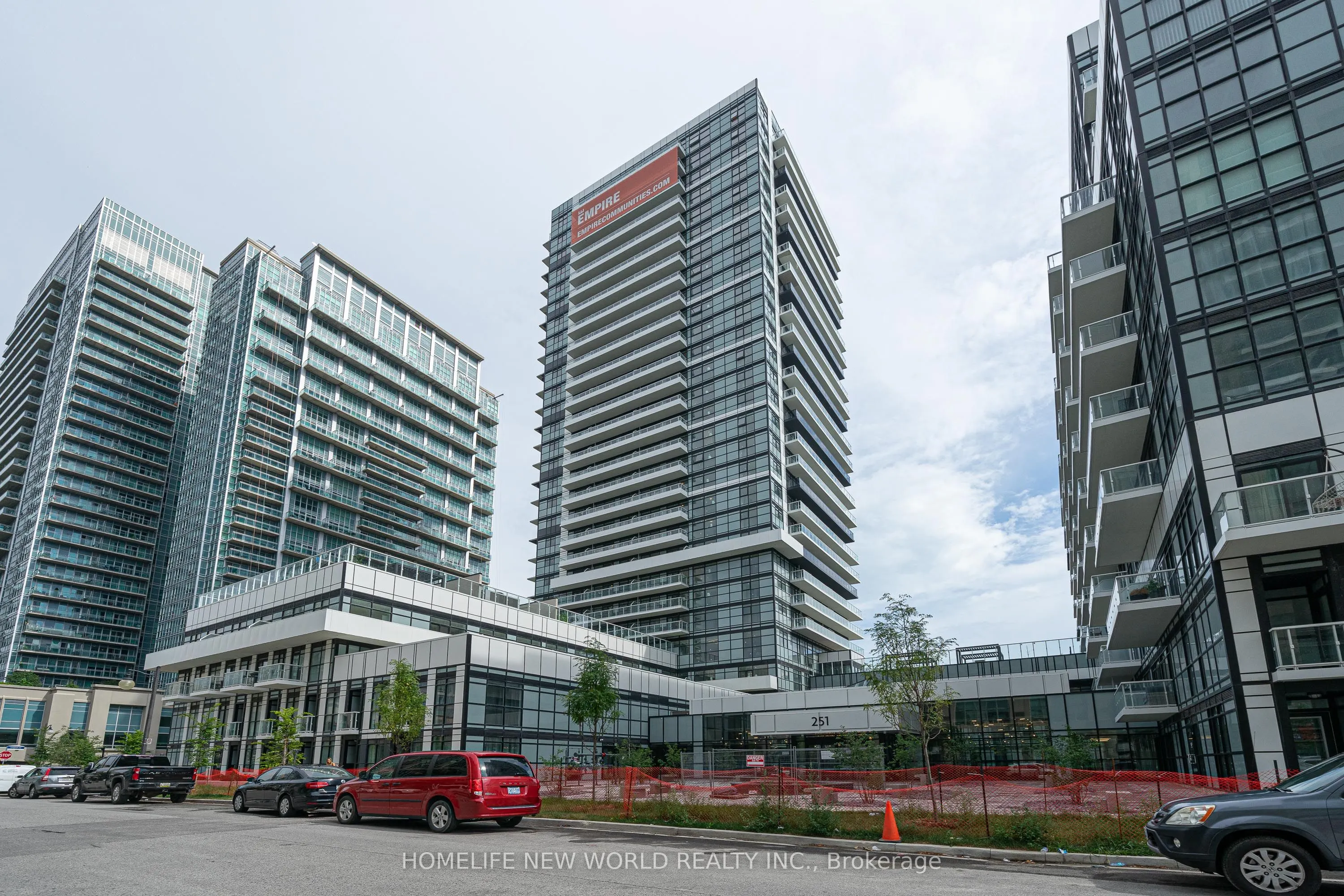 251 Manitoba Street, #828