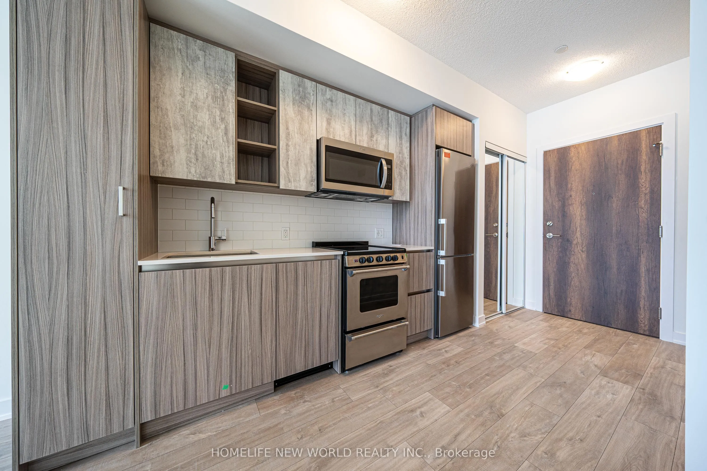 251 Manitoba Street, #828