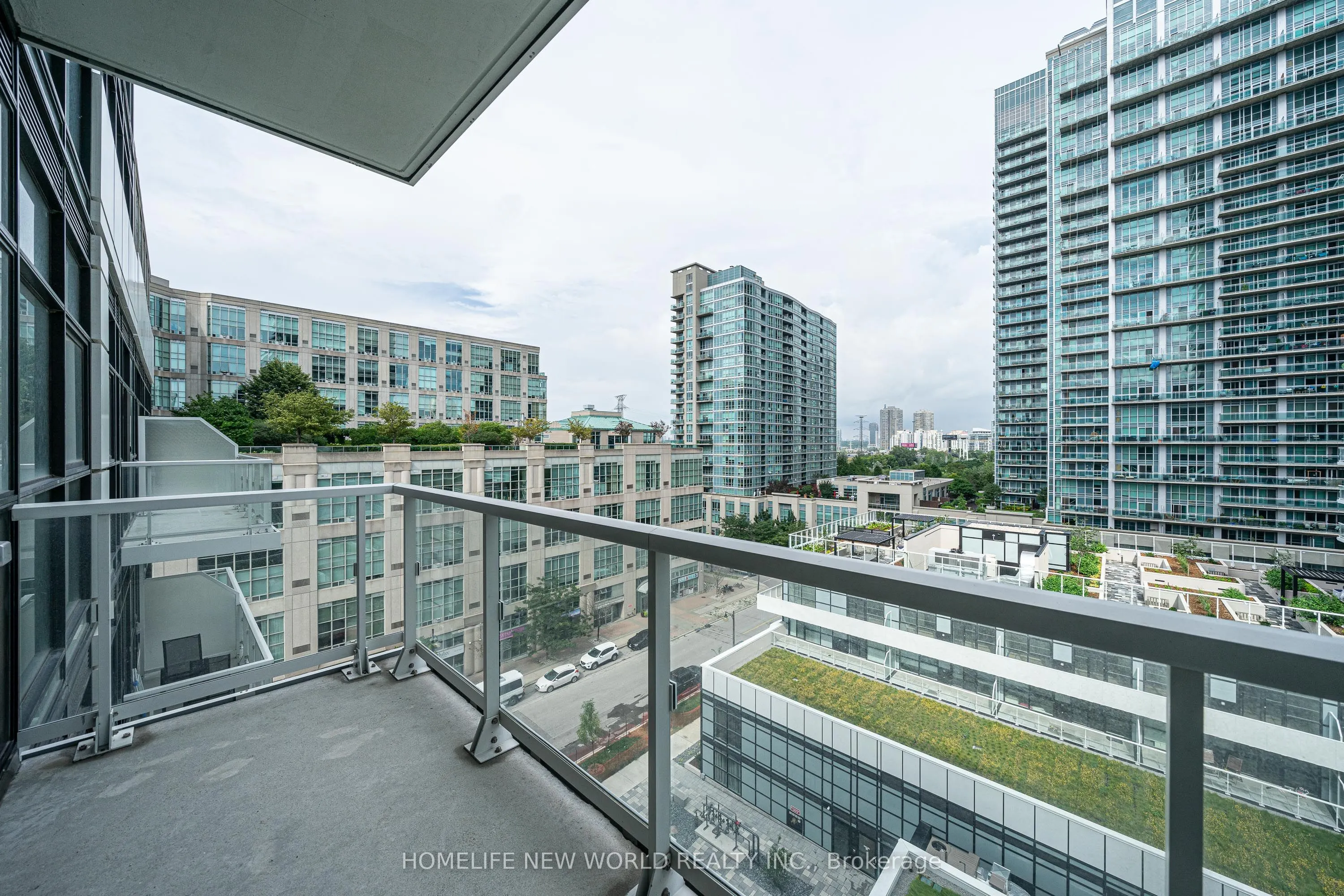 251 Manitoba Street, #828