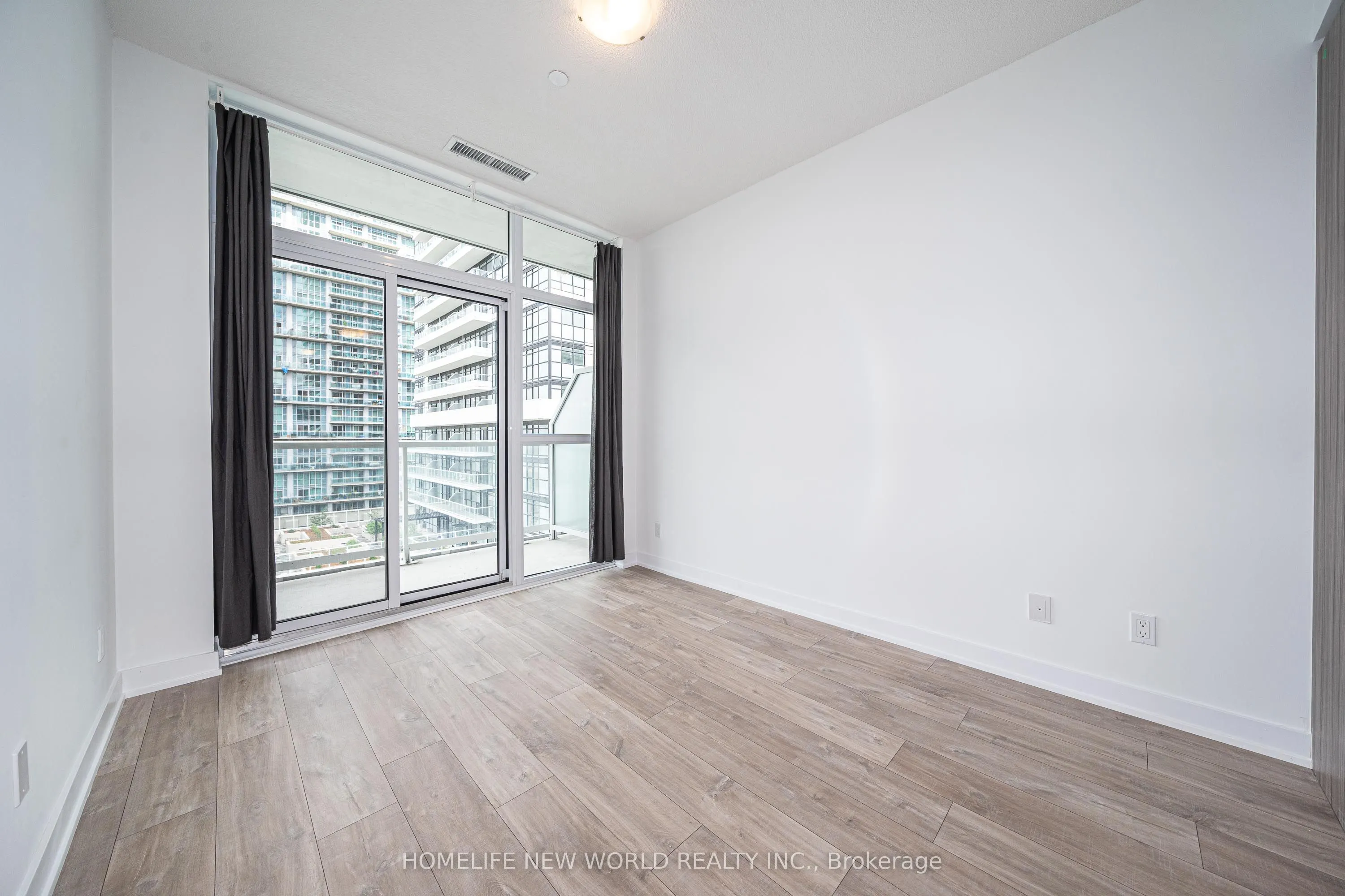 251 Manitoba Street, #828