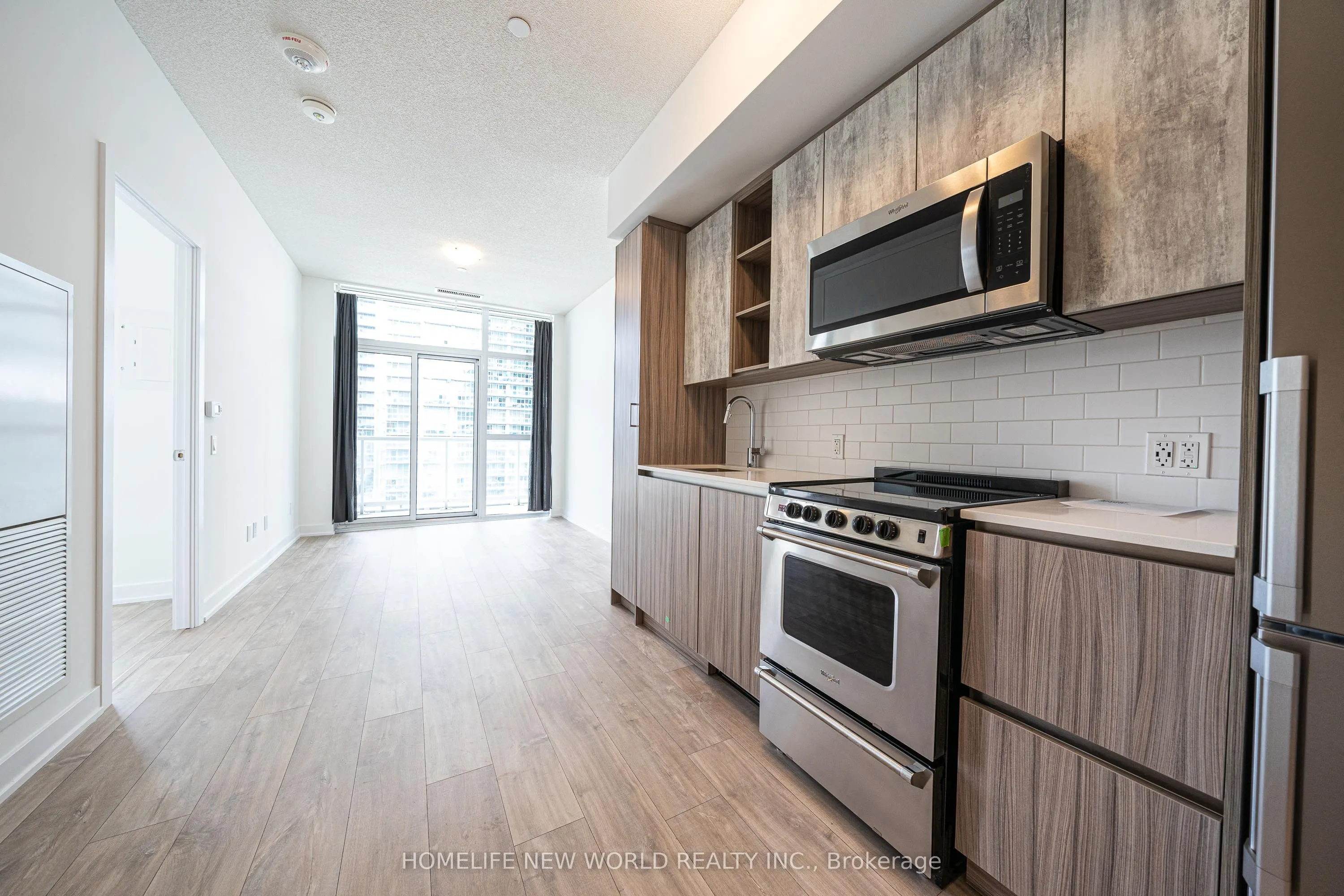251 Manitoba Street, #828