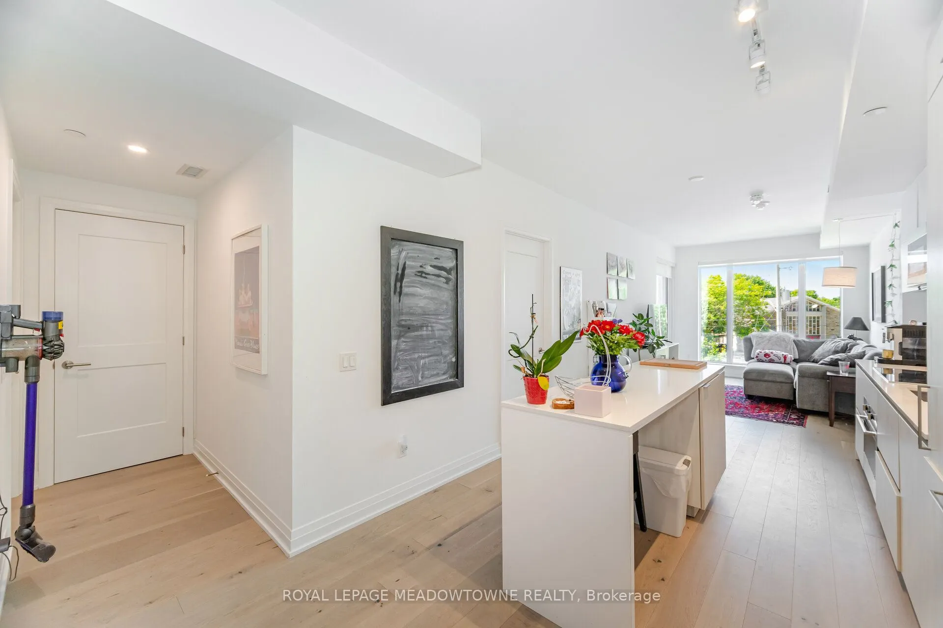 21 Park Street E, #307
