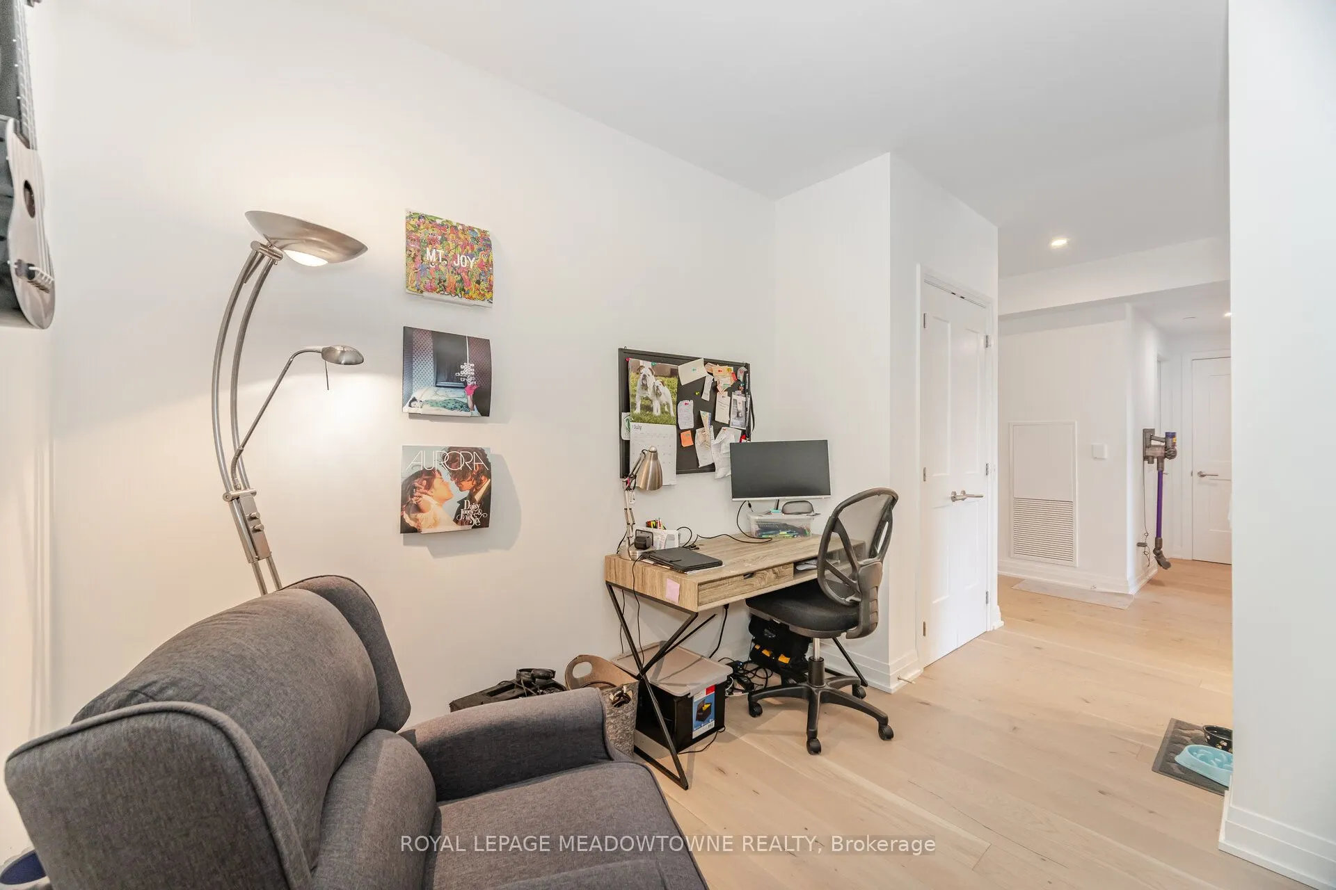 21 Park Street E, #307