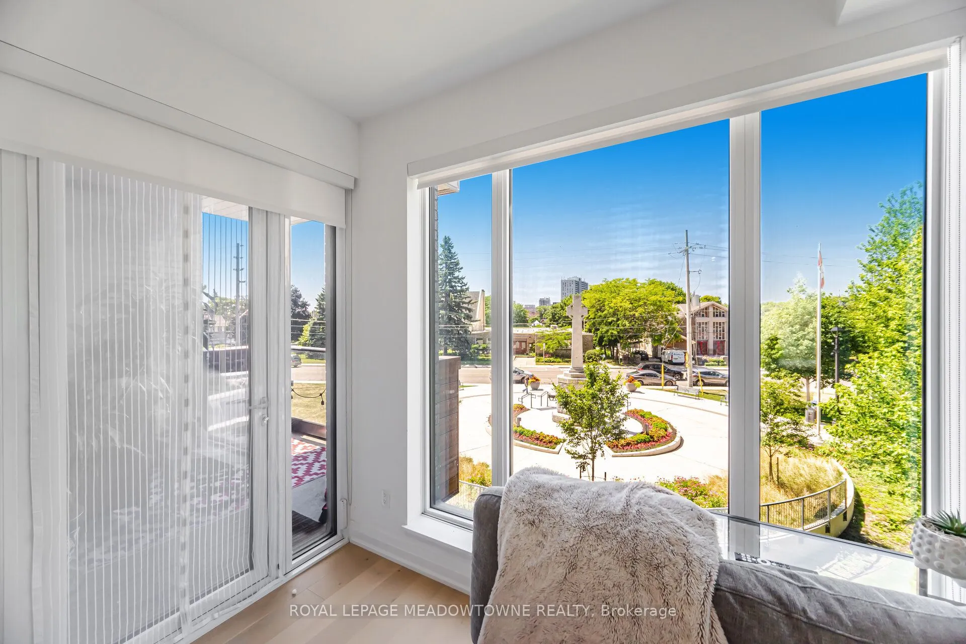 21 Park Street E, #307