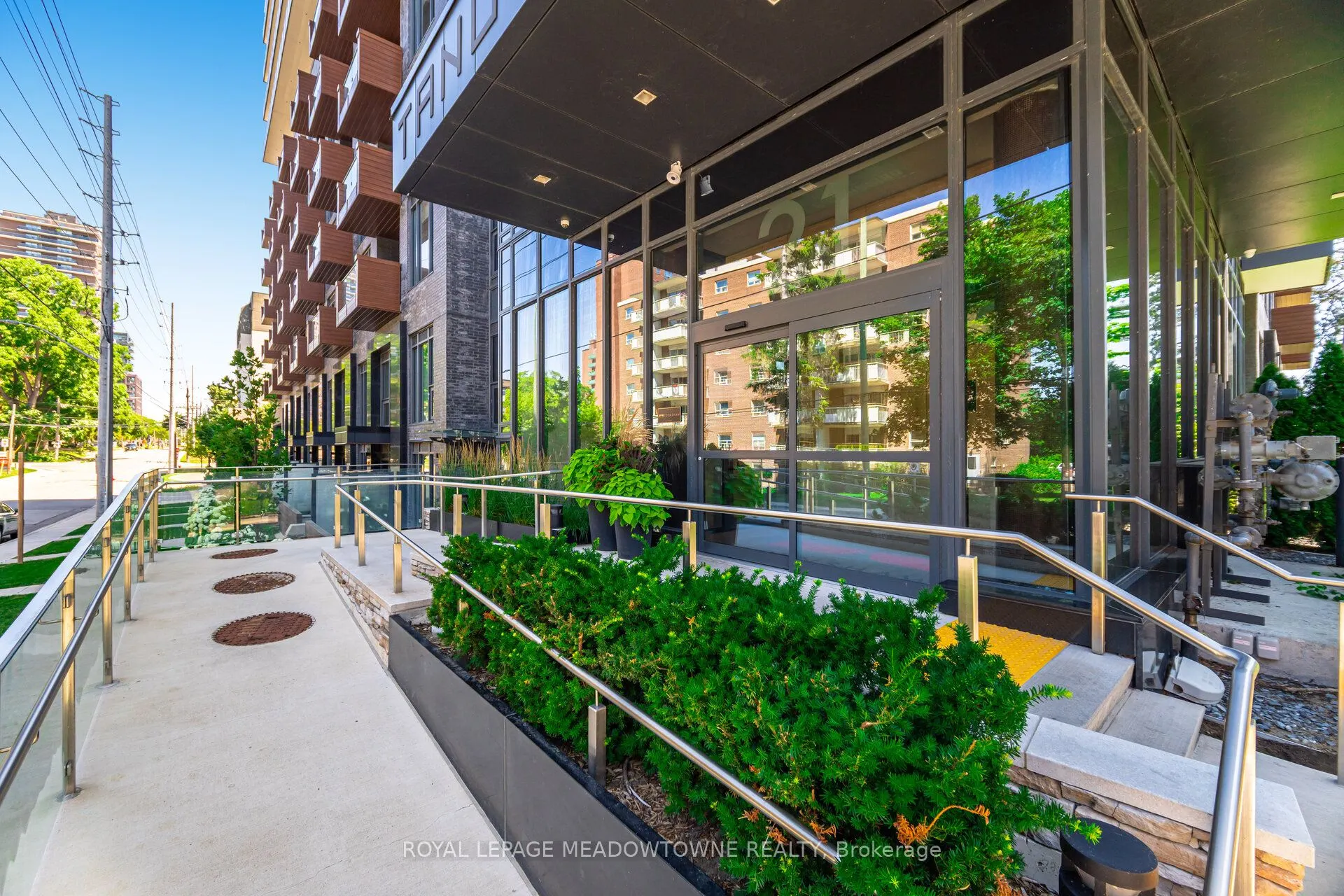 21 Park Street E, #307