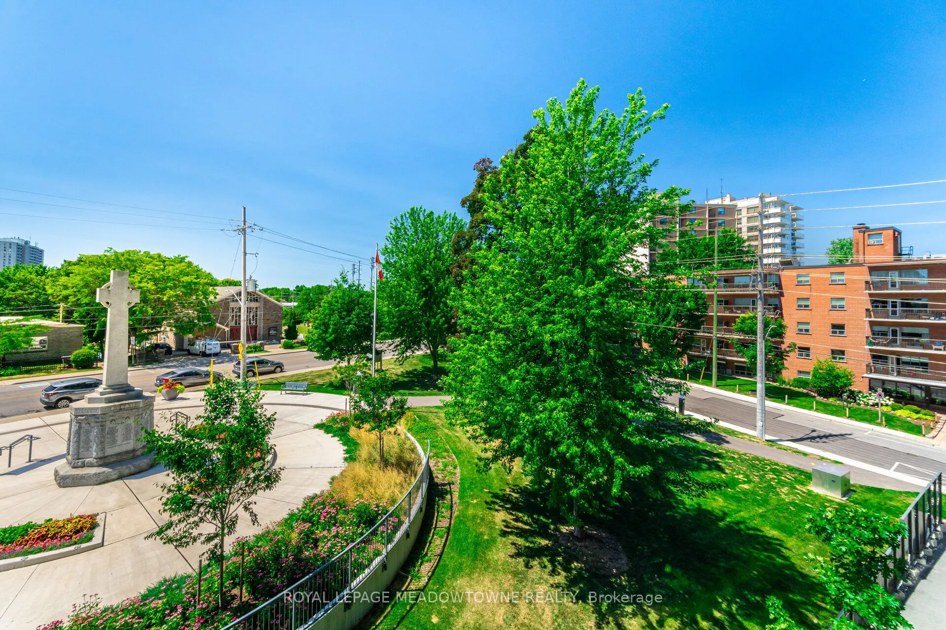 21 Park Street E, #307