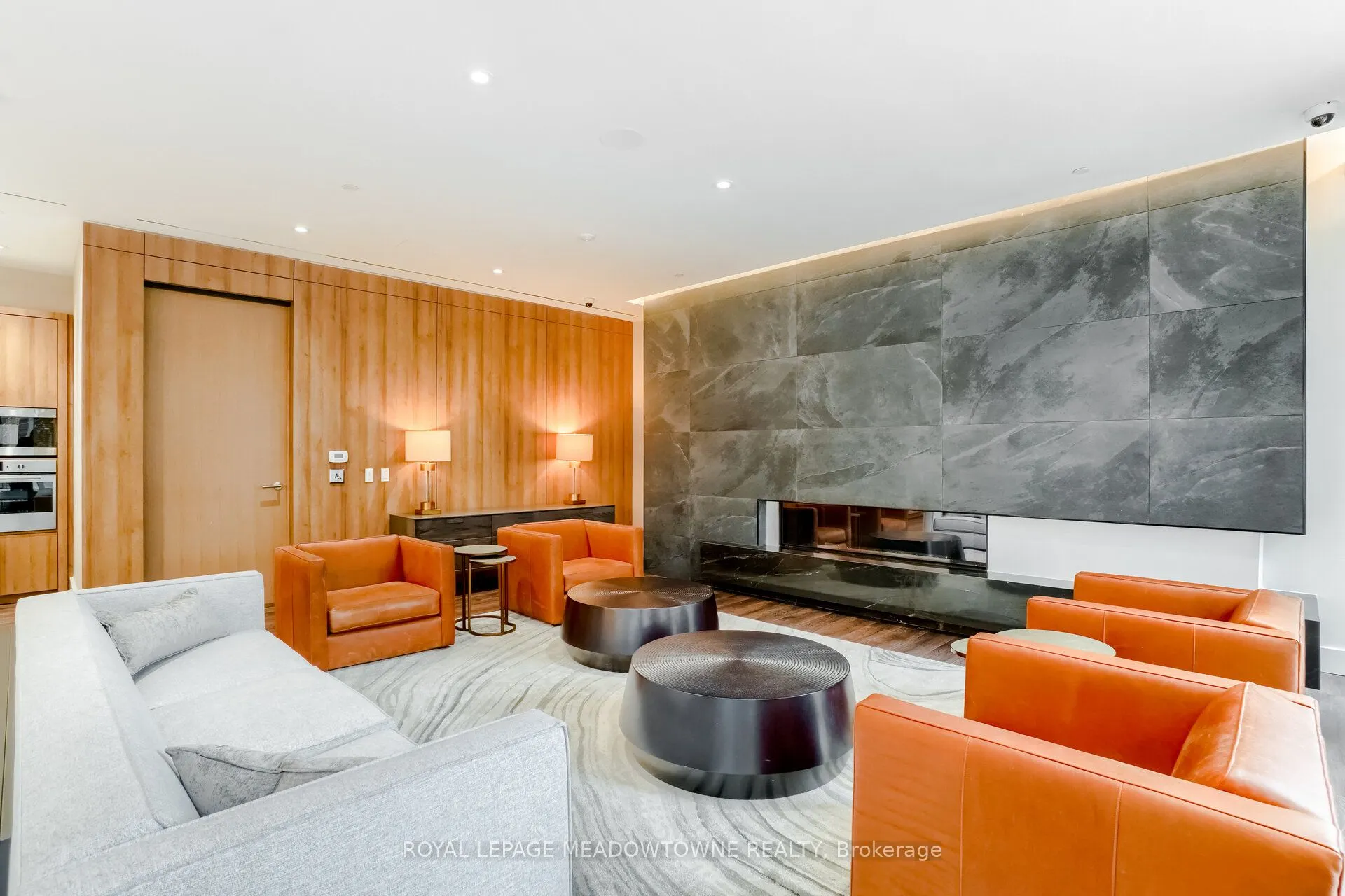 21 Park Street E, #307