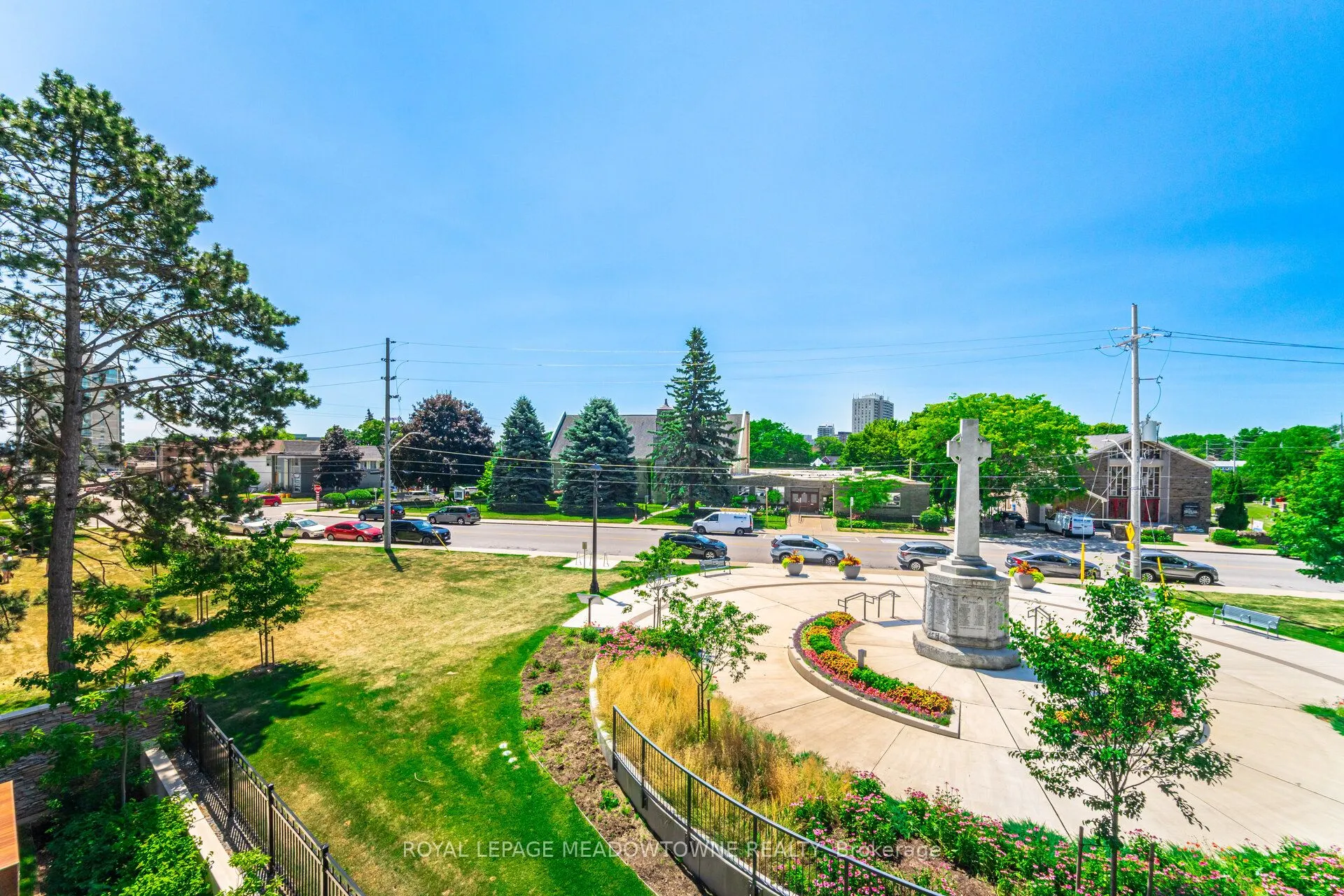 21 Park Street E, #307