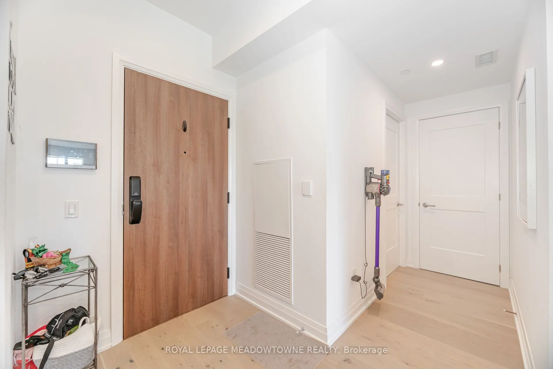 21 Park Street E, #307