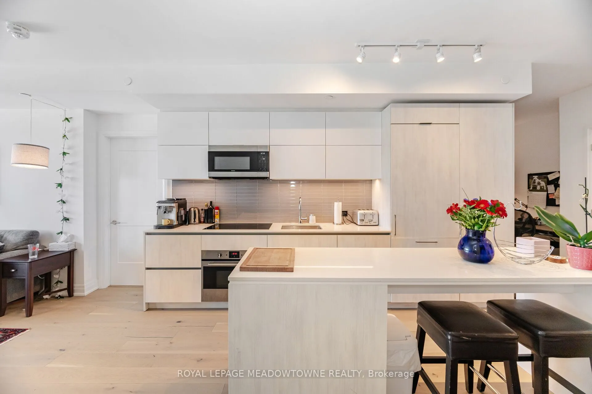 21 Park Street E, #307