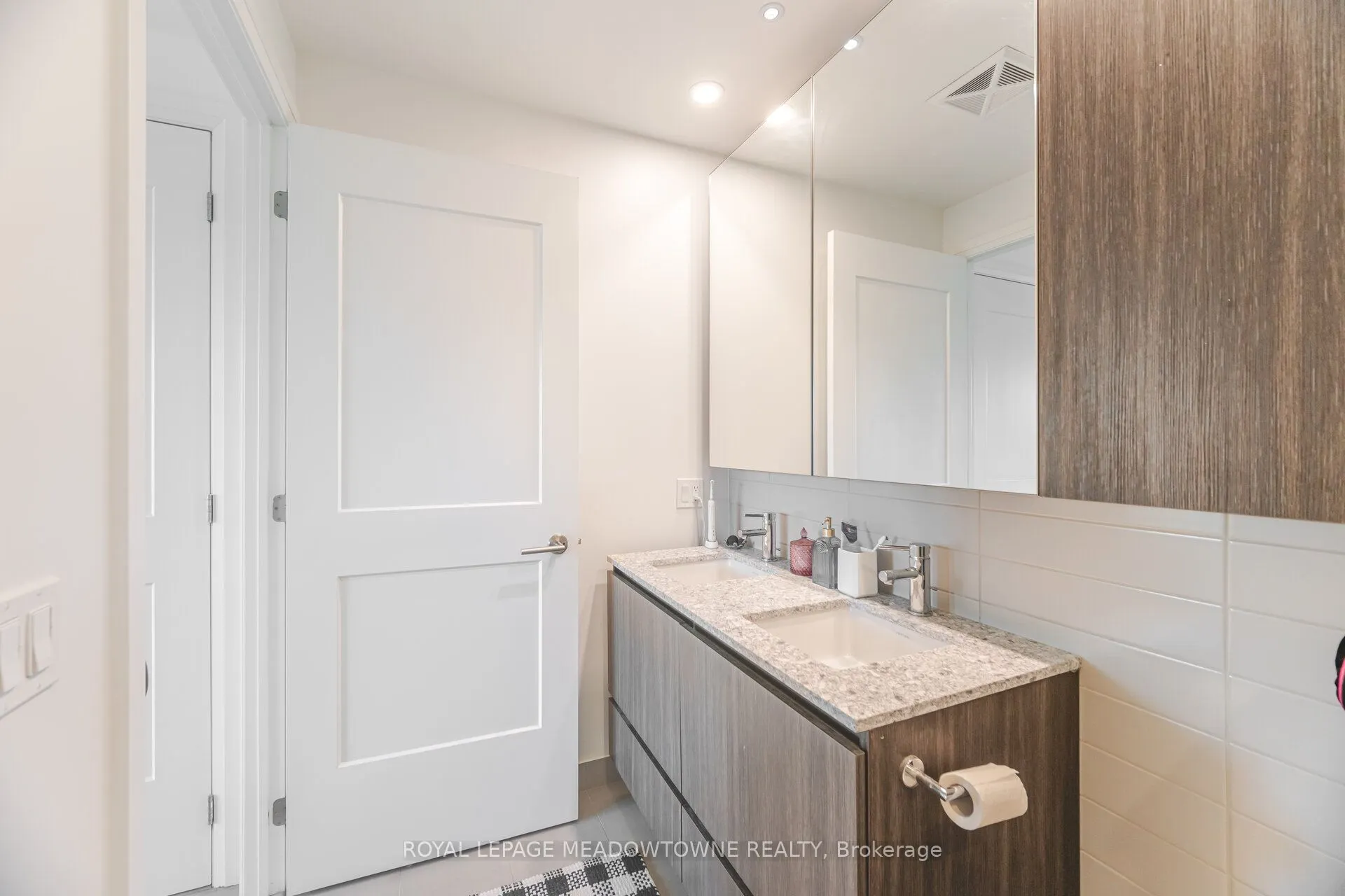 21 Park Street E, #307
