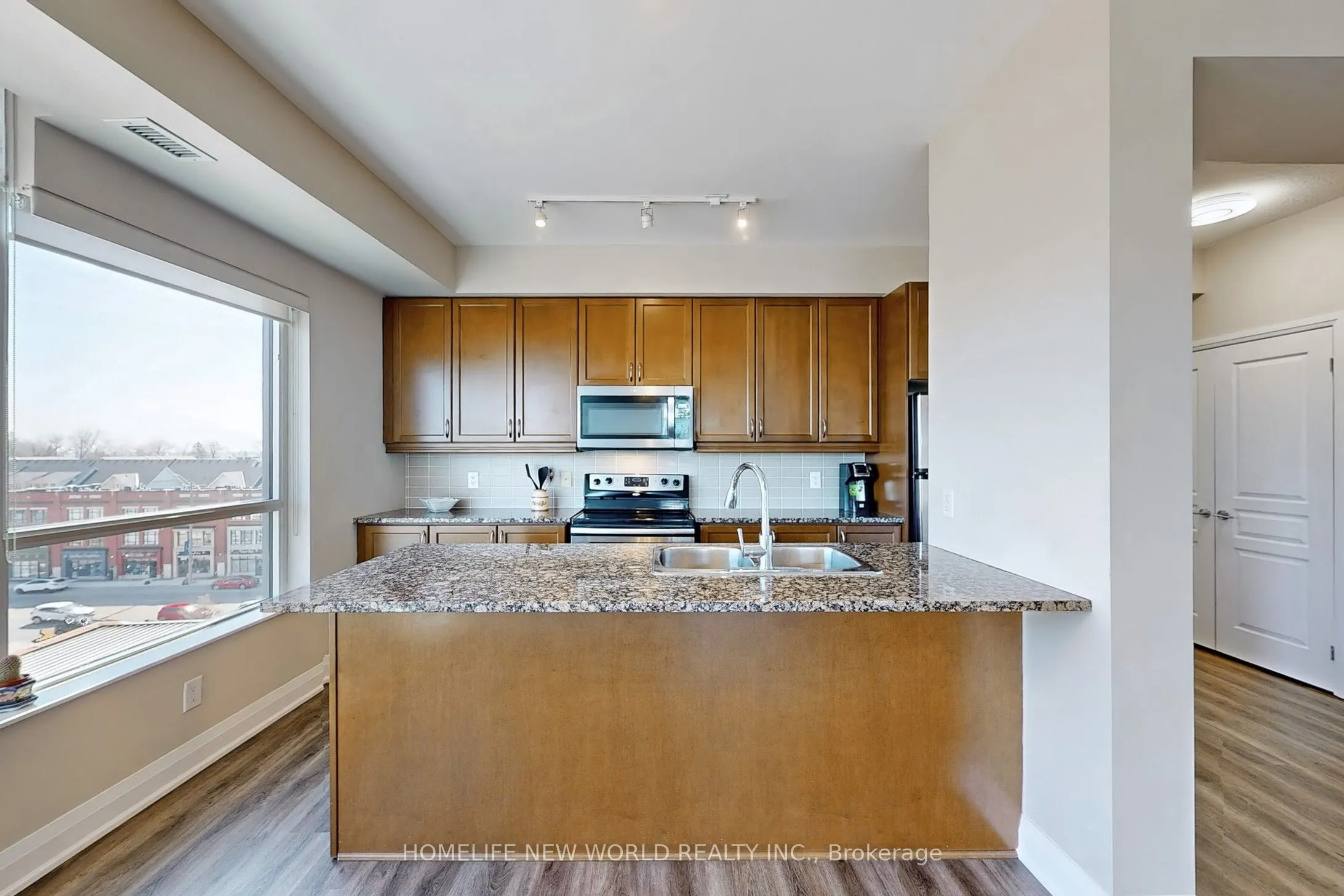 1 Hurontario Street, #506