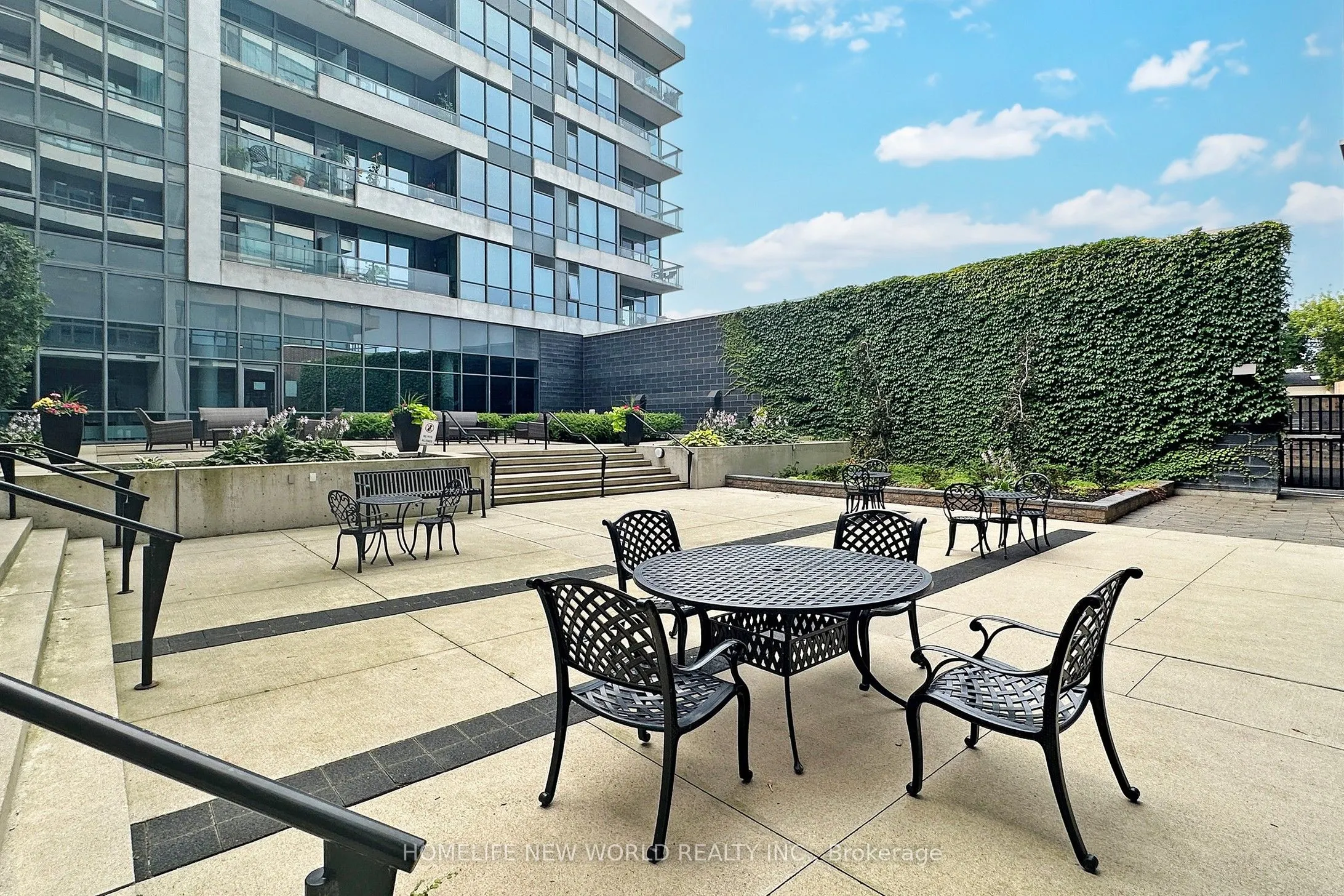 1 Hurontario Street, #506