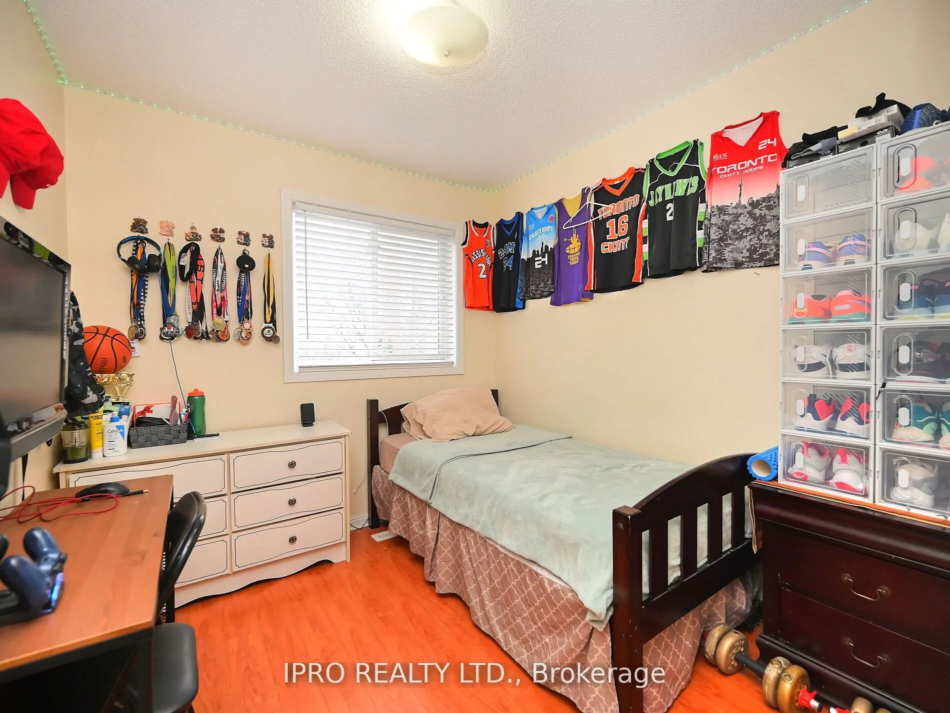 80 Acorn Place, #166
