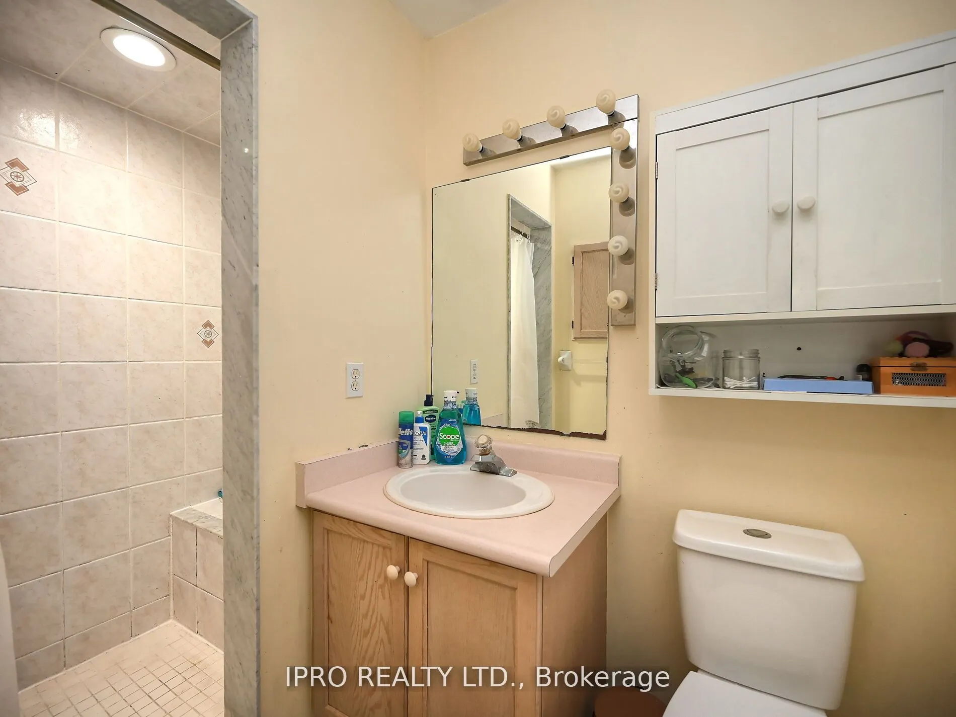 80 Acorn Place, #166