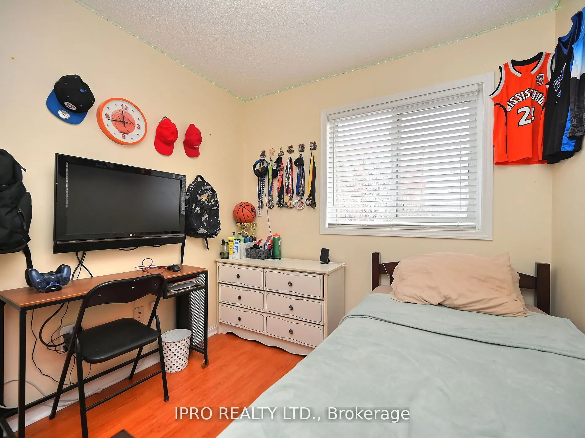 80 Acorn Place, #166