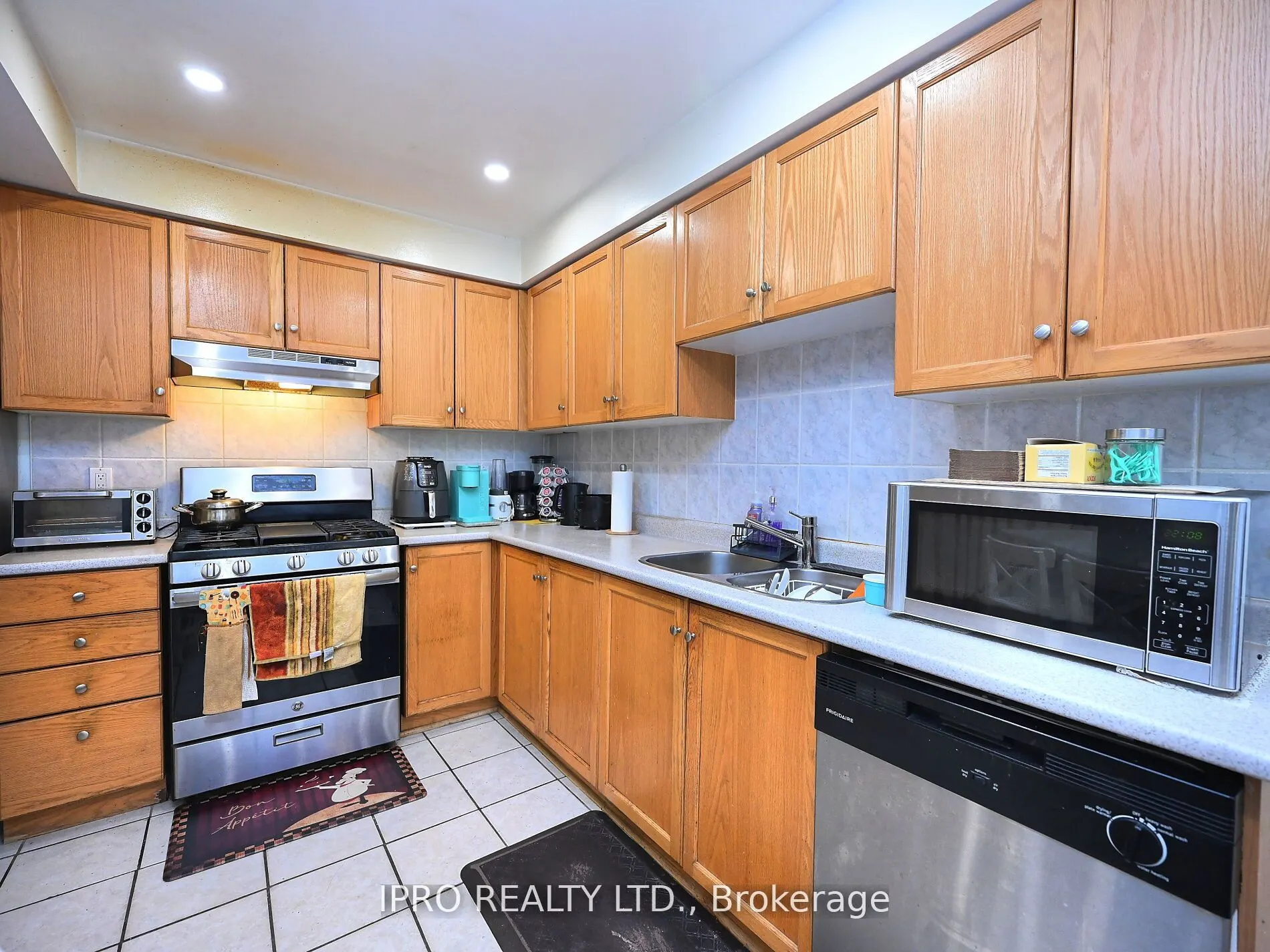 80 Acorn Place, #166