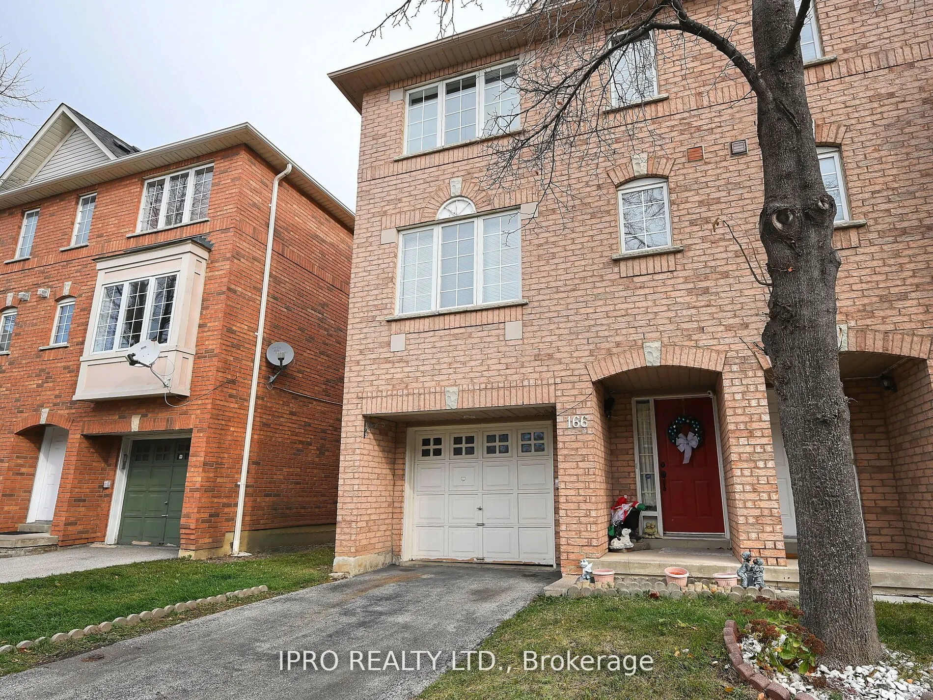 80 Acorn Place, #166