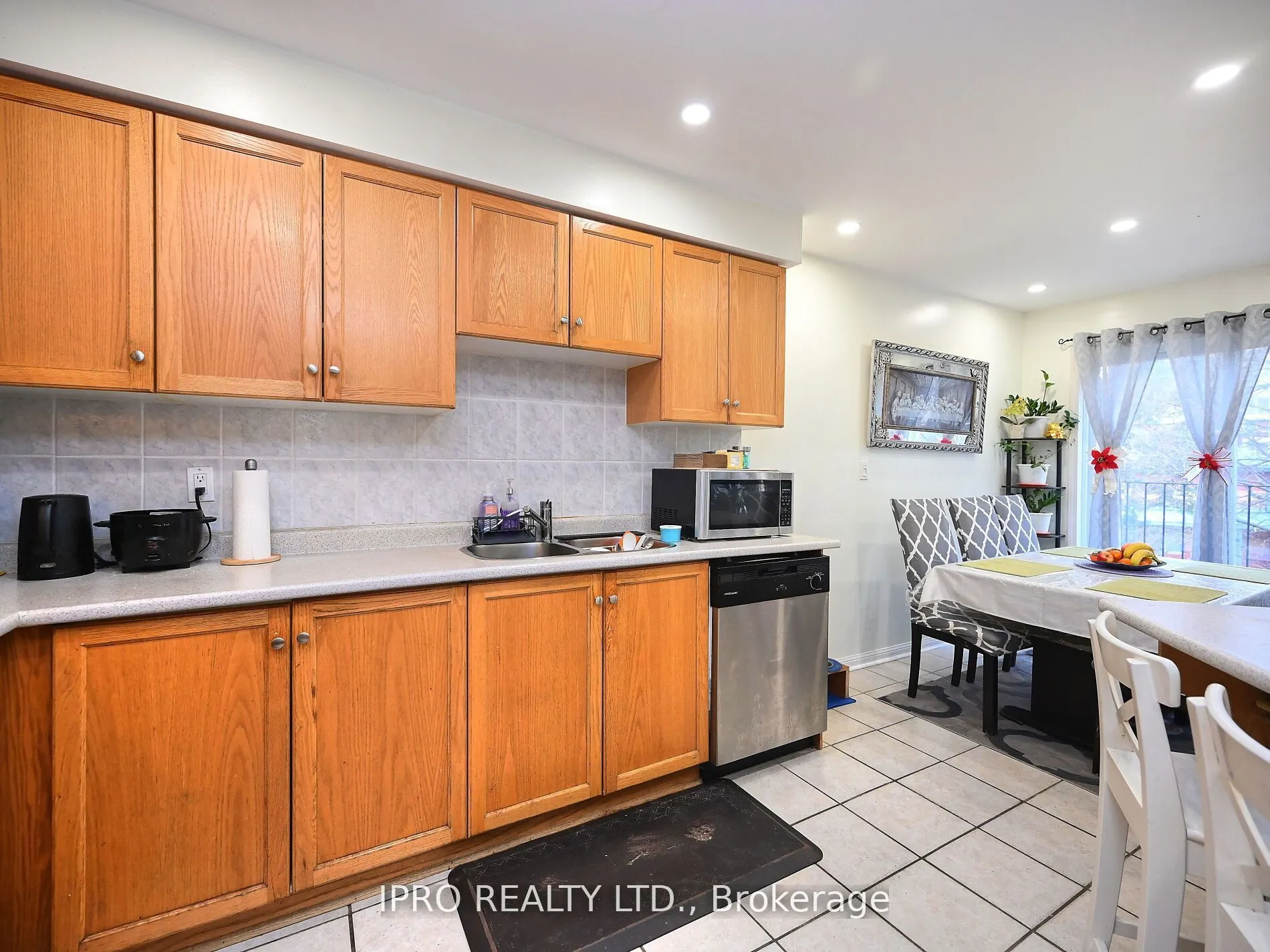 80 Acorn Place, #166
