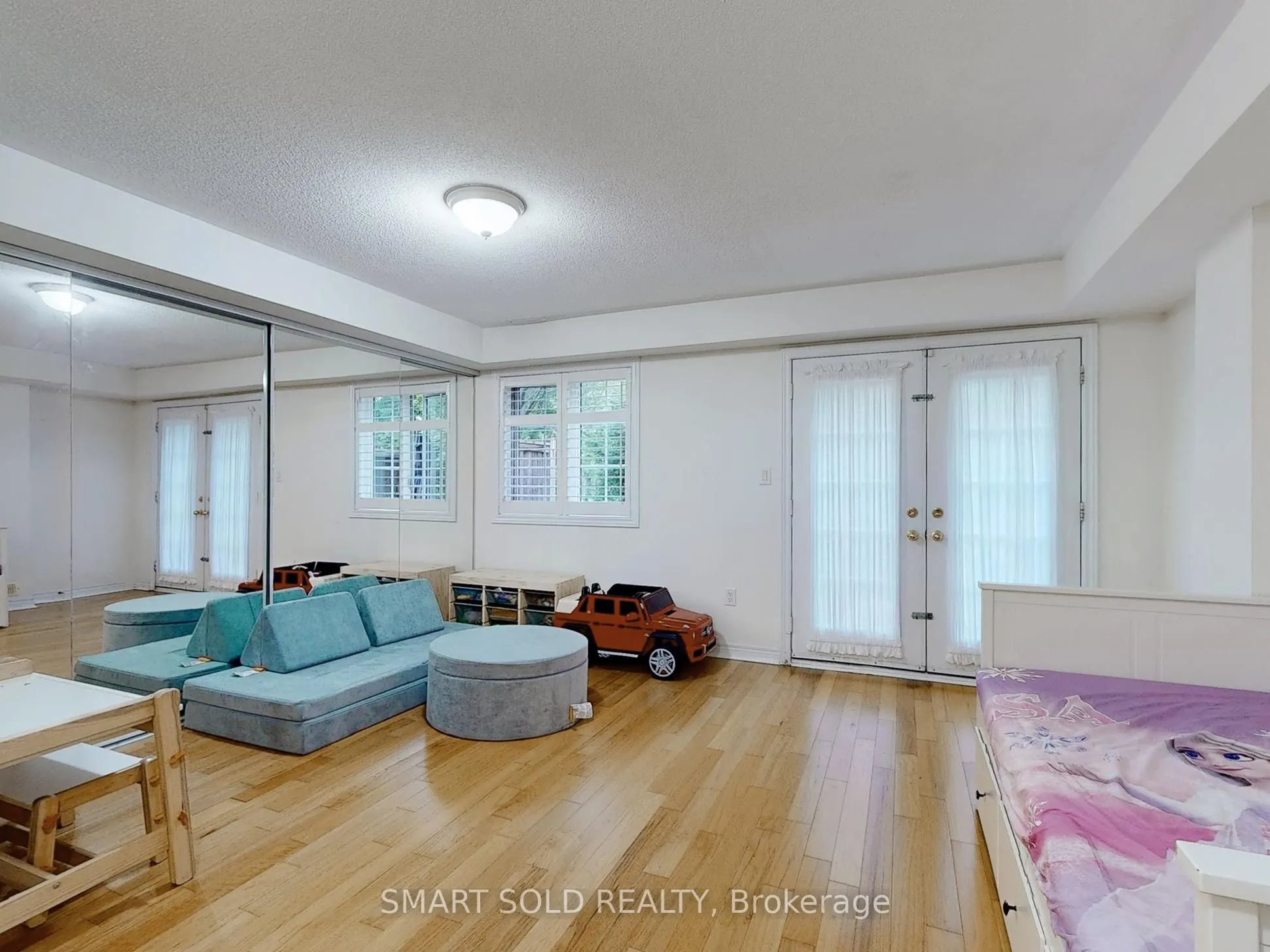 230 Paisley Boulevard W, #26