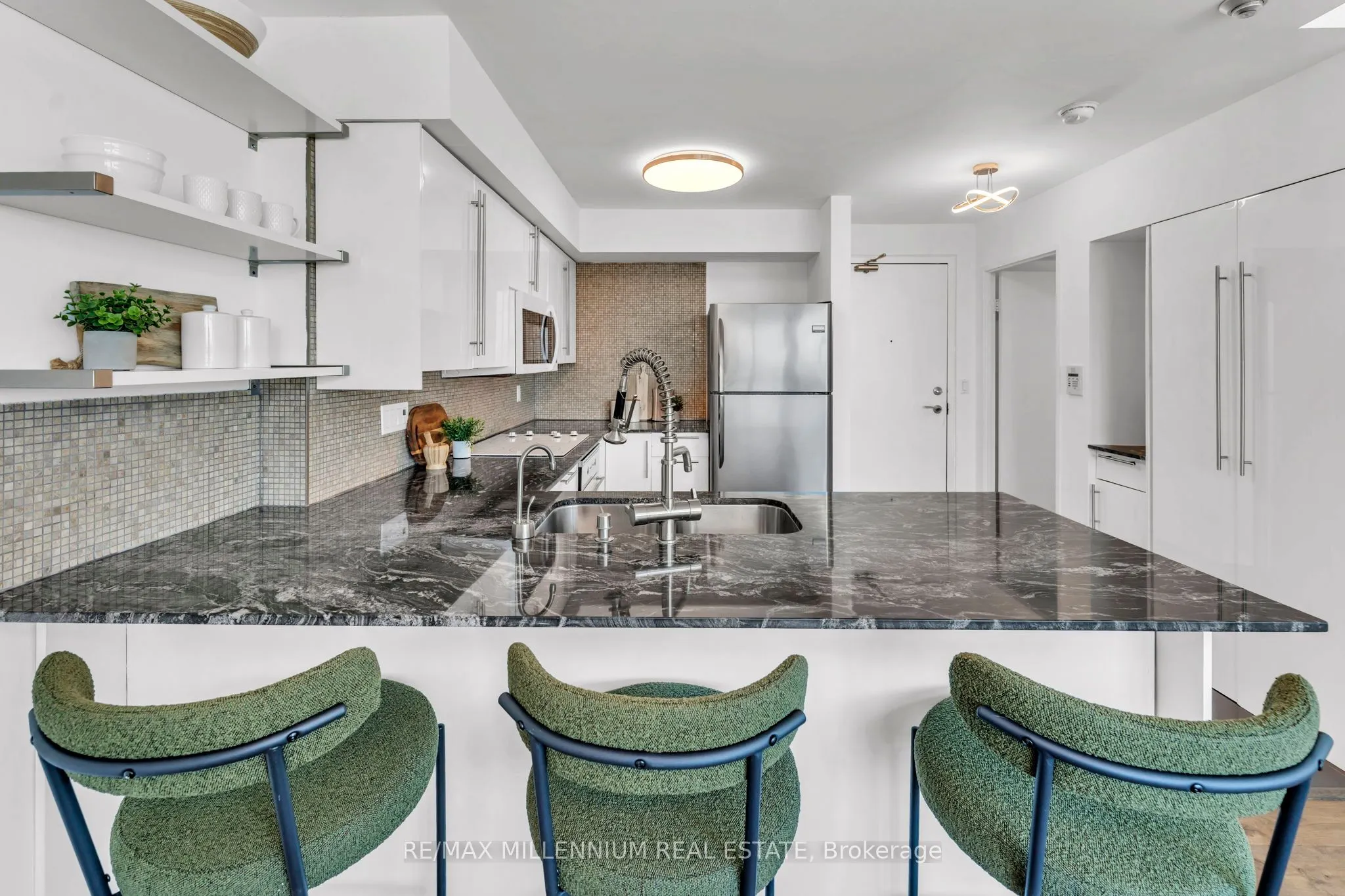 250 Manitoba Street, #818