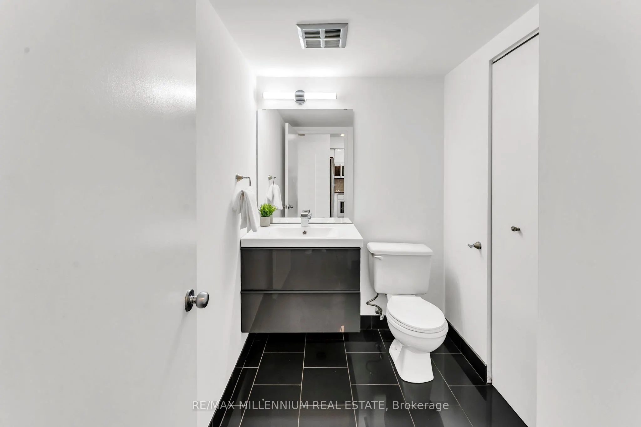 250 Manitoba Street, #818