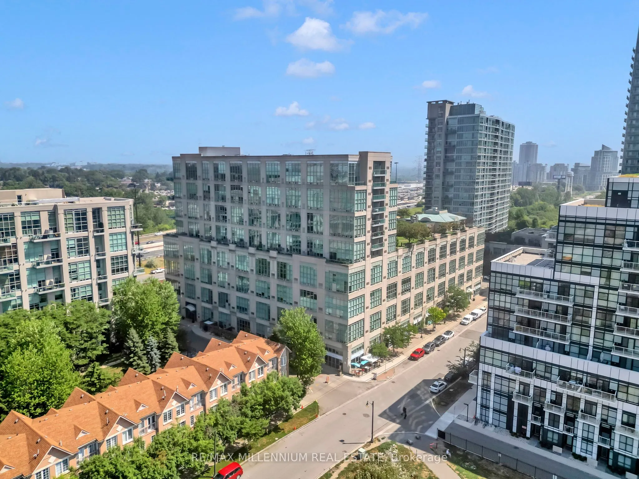 250 Manitoba Street, #818