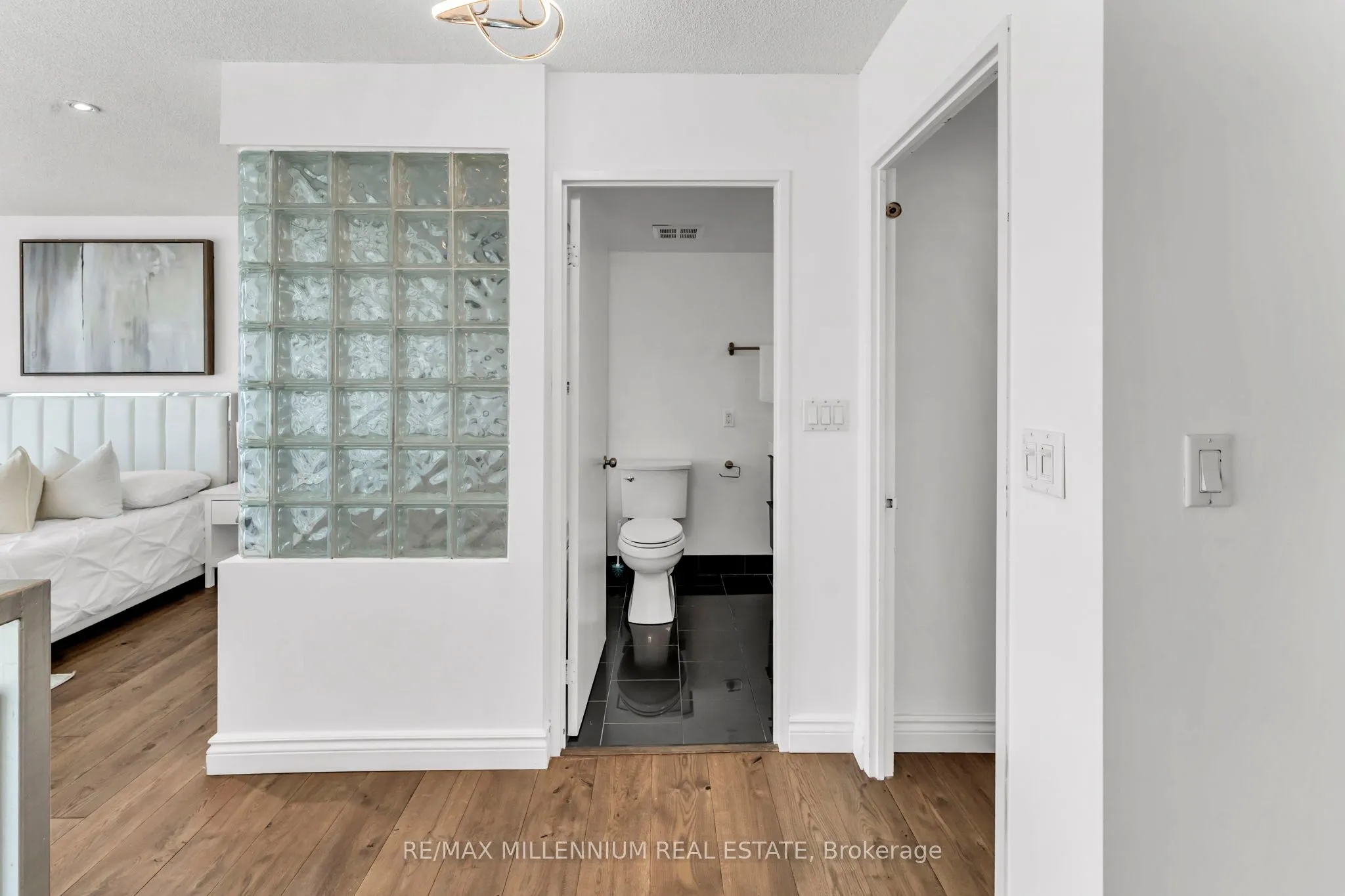 250 Manitoba Street, #818