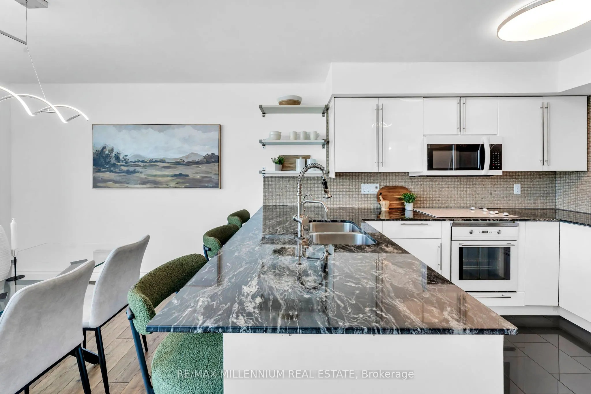 250 Manitoba Street, #818
