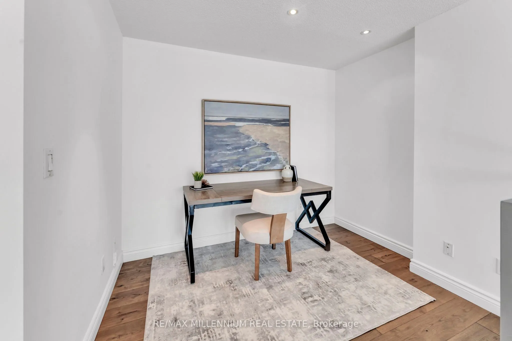 250 Manitoba Street, #818