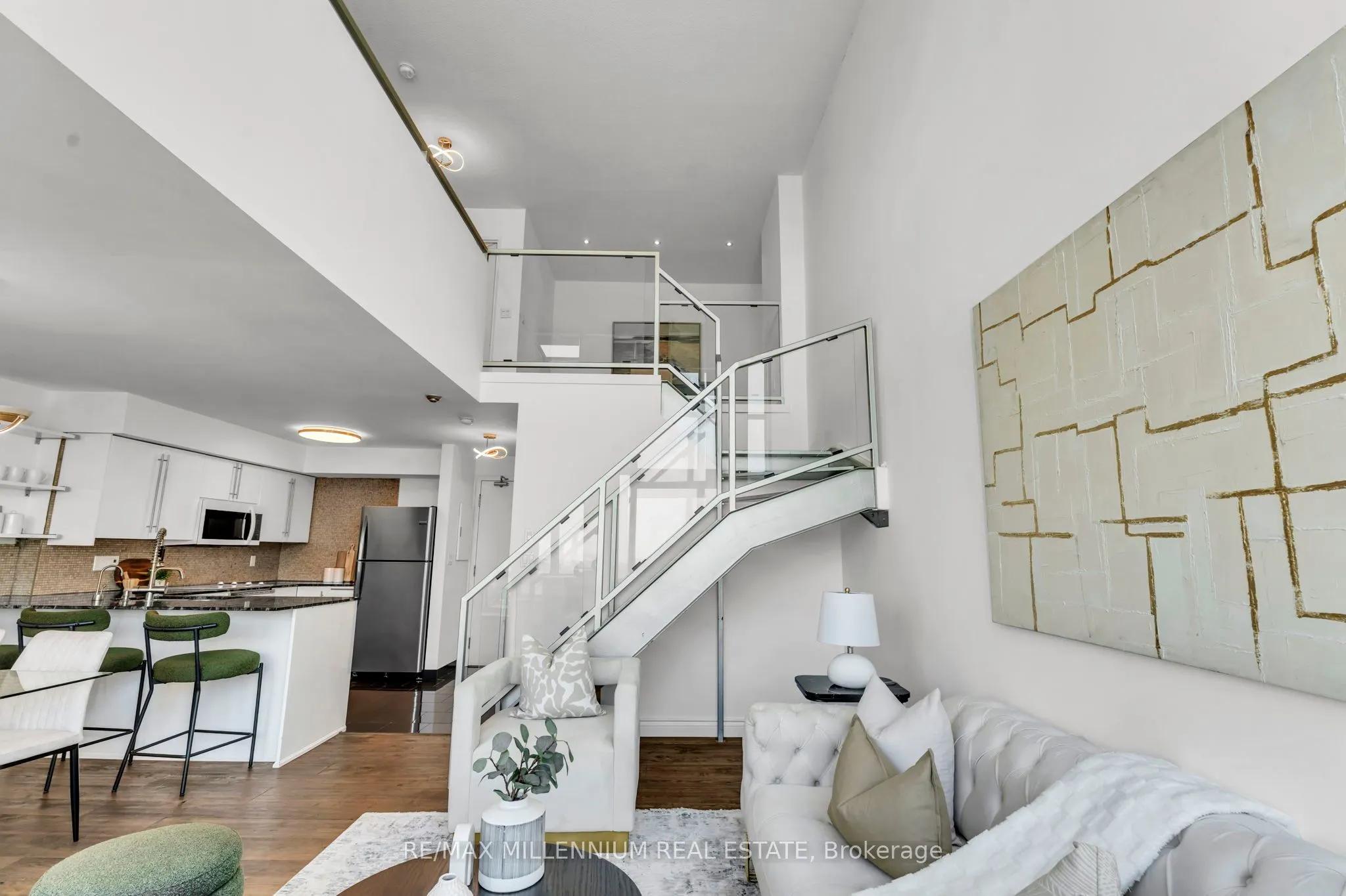 250 Manitoba Street, #818