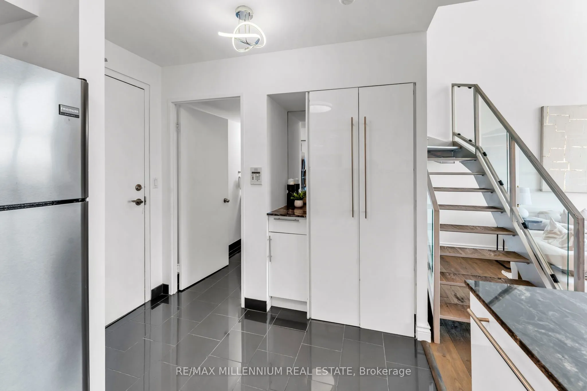 250 Manitoba Street, #818