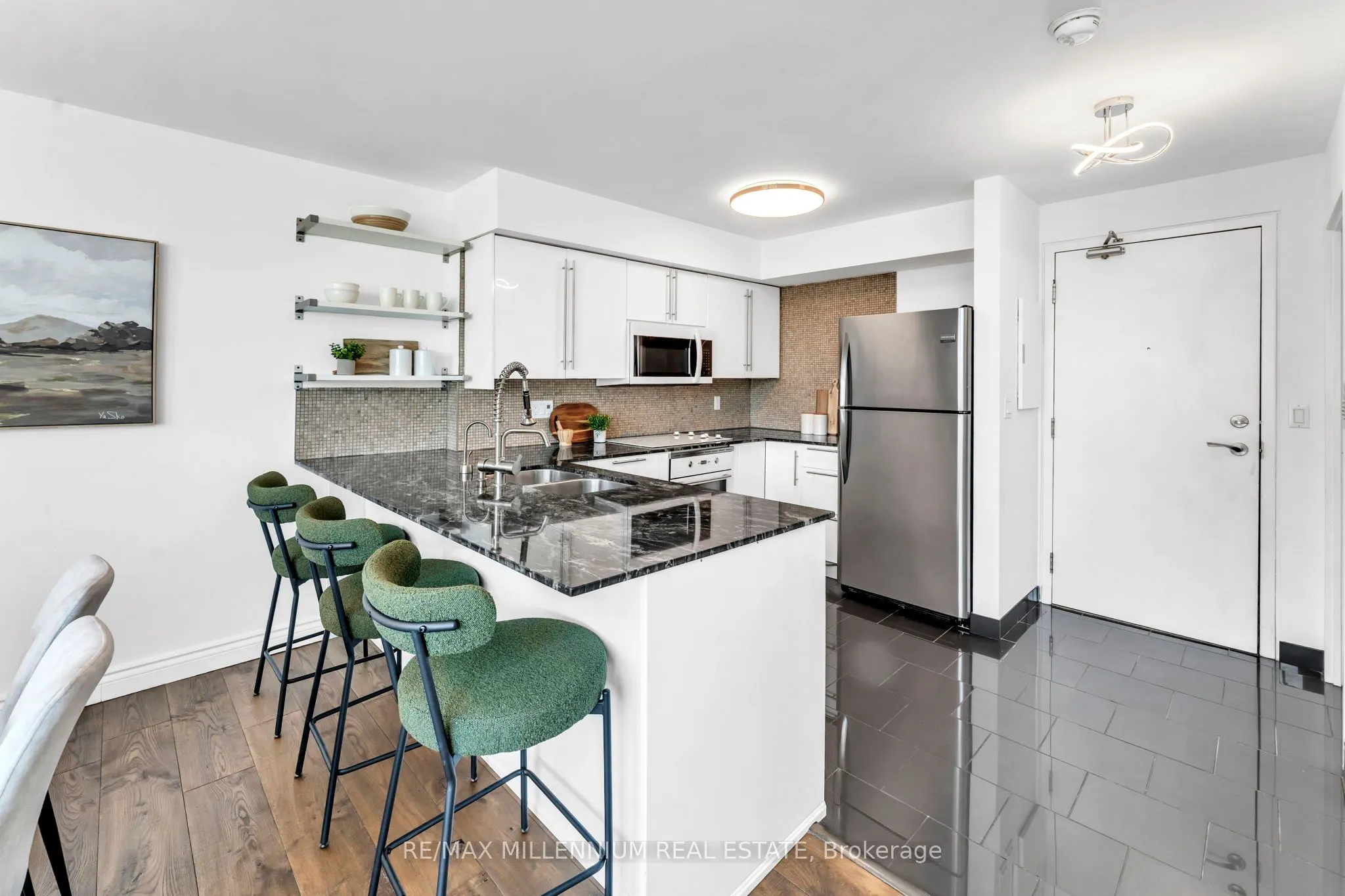 250 Manitoba Street, #818