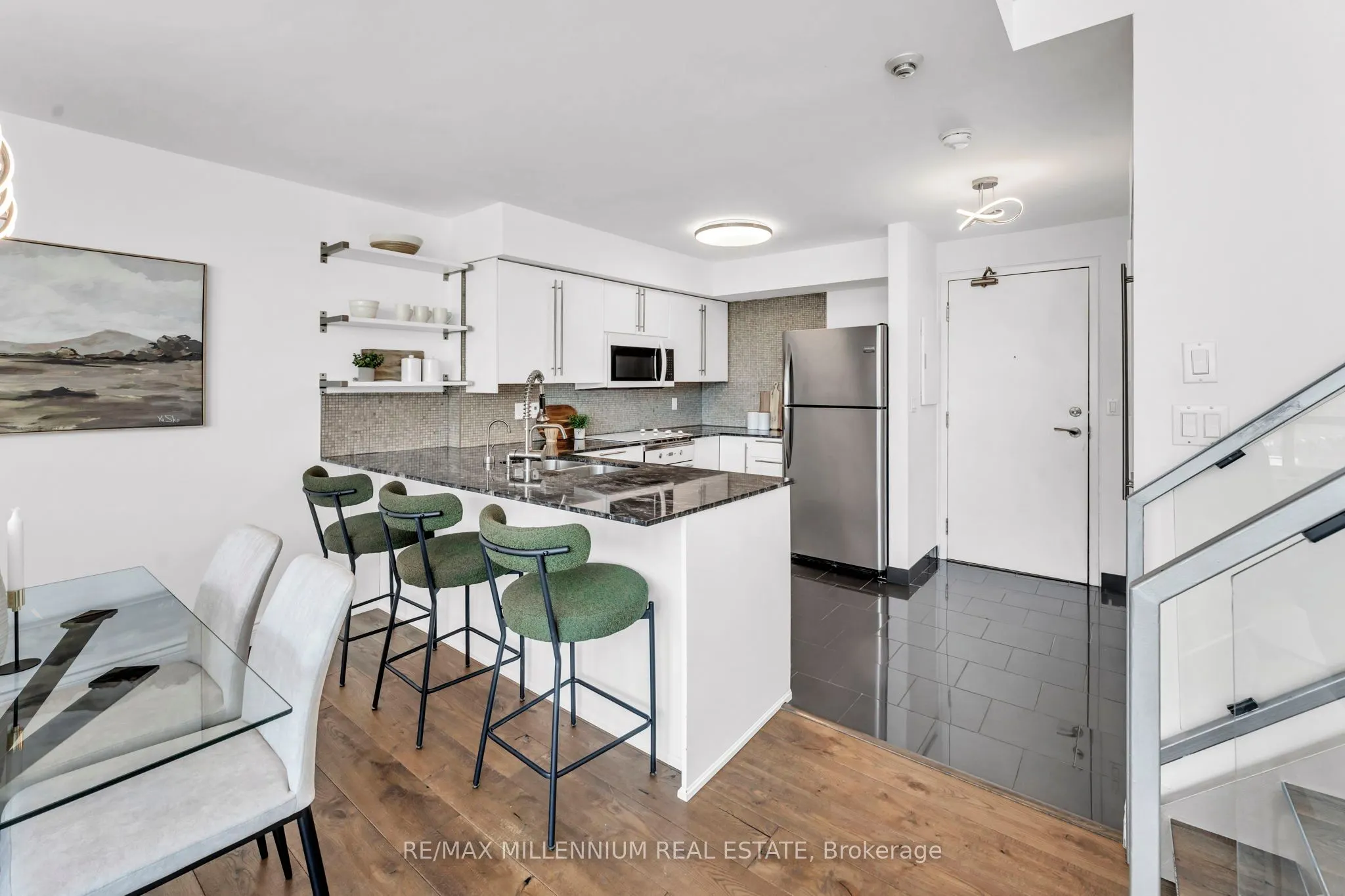 250 Manitoba Street, #818