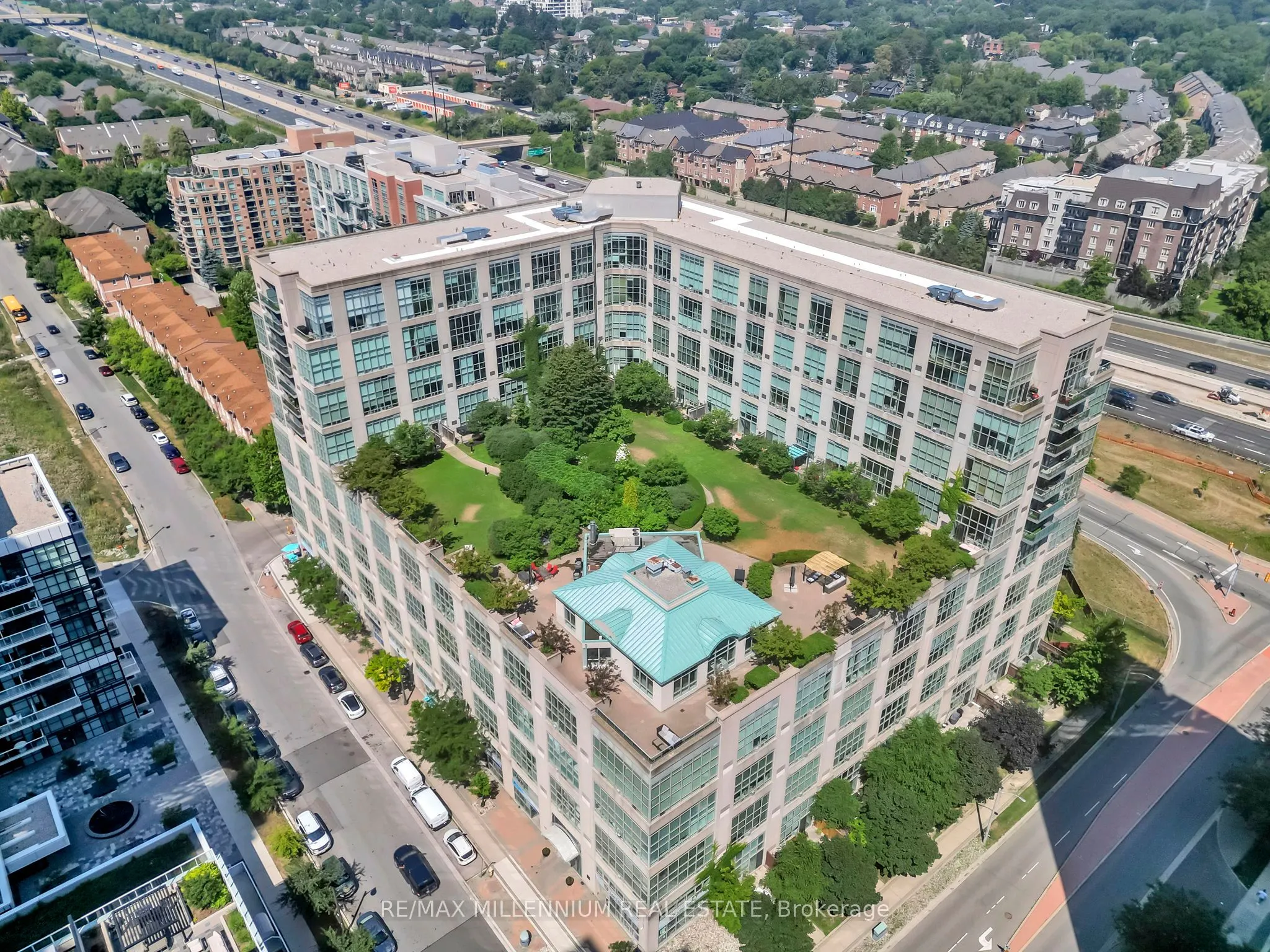 250 Manitoba Street, #818