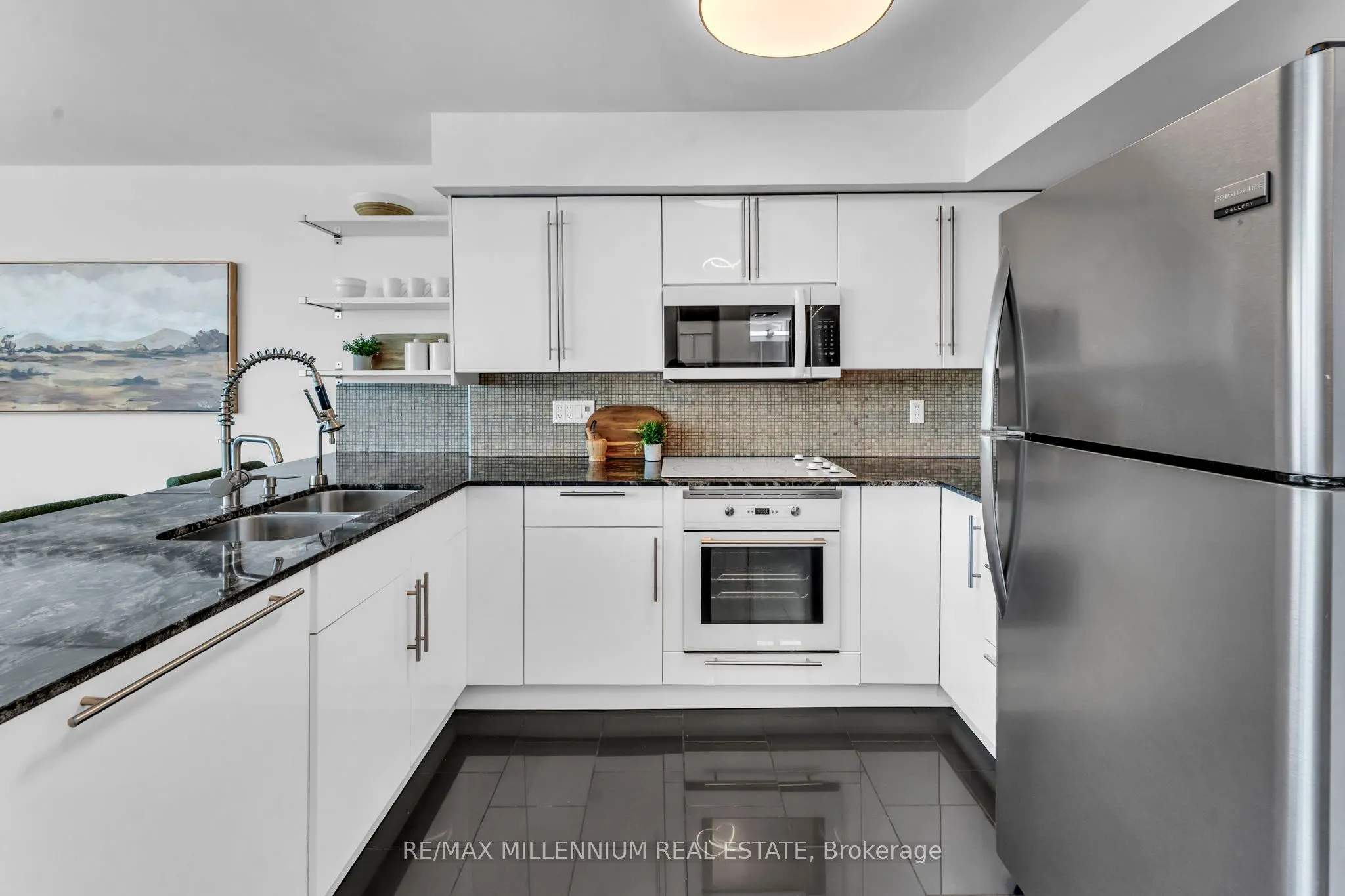 250 Manitoba Street, #818