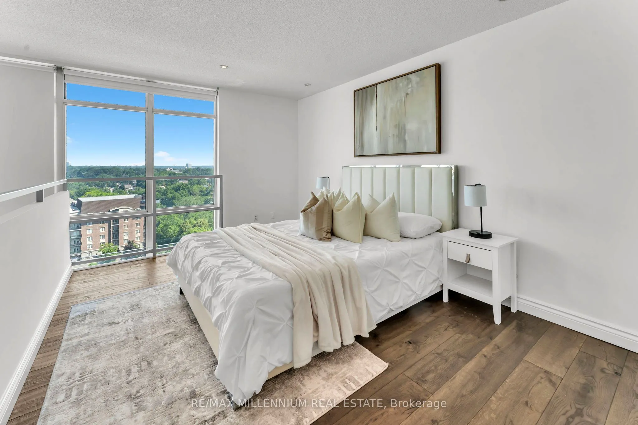 250 Manitoba Street, #818