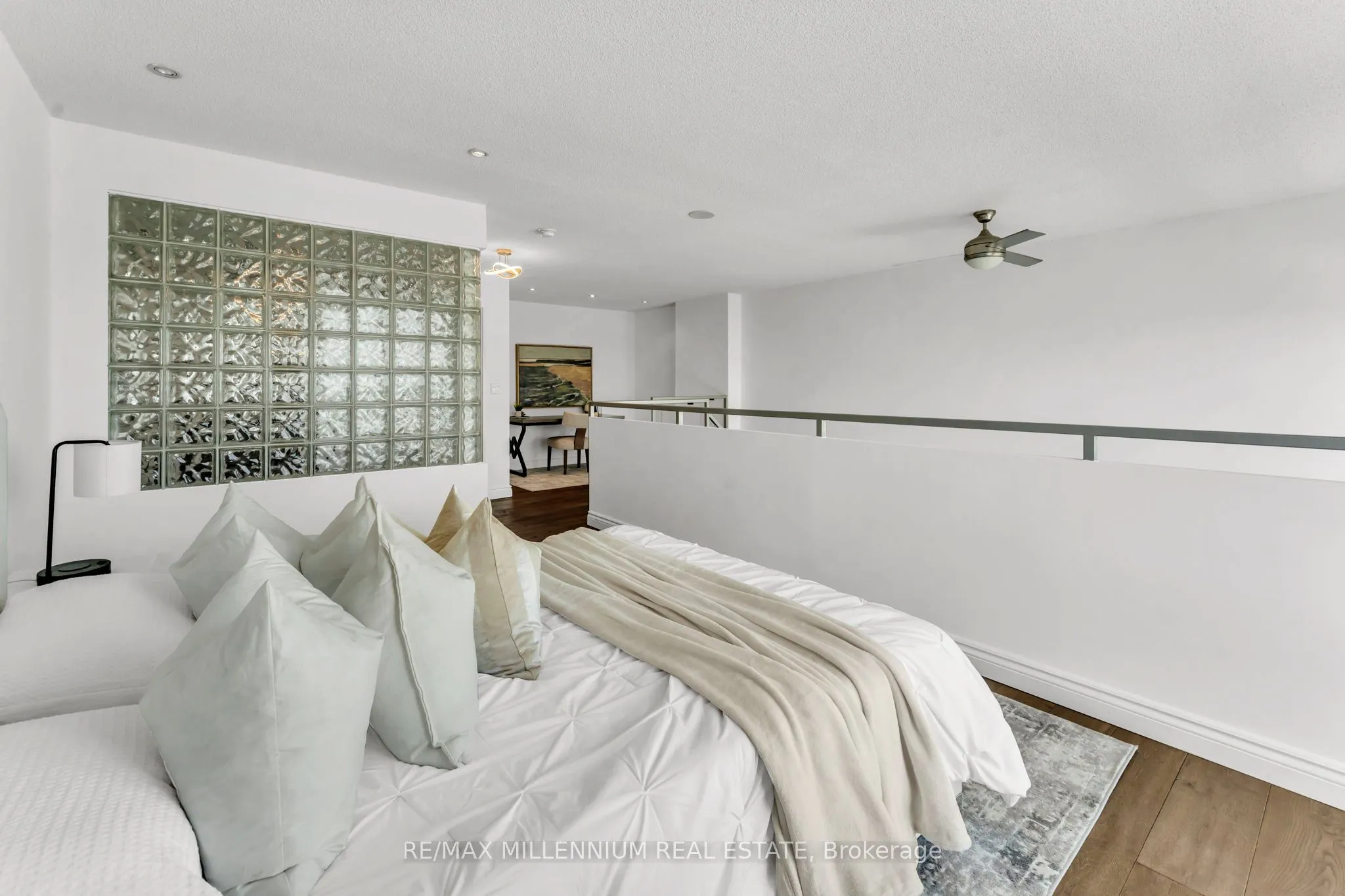 250 Manitoba Street, #818