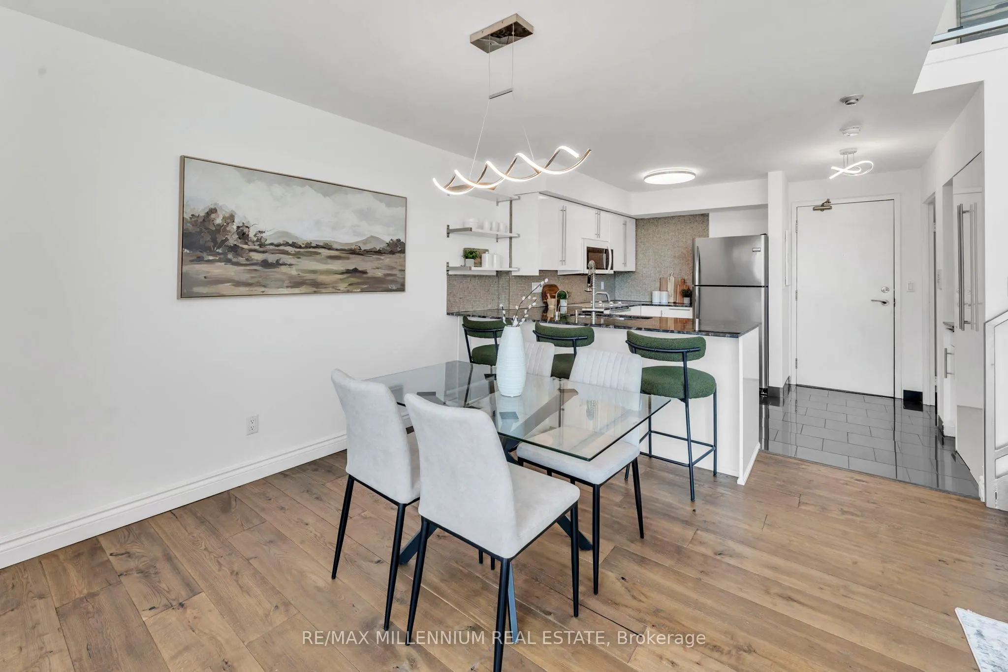 250 Manitoba Street, #818