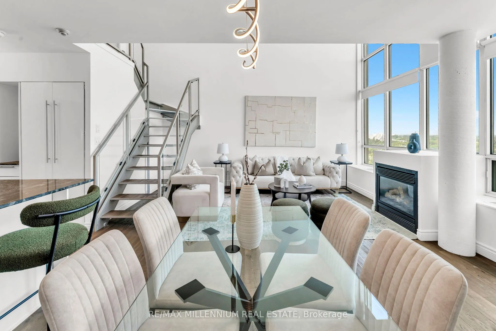 250 Manitoba Street, #818