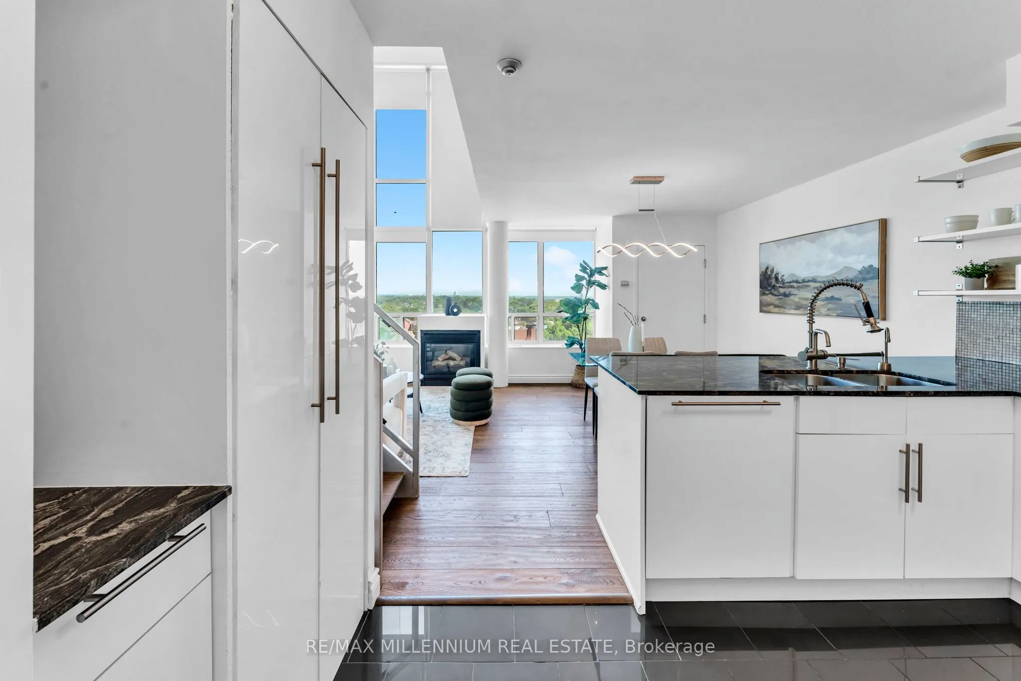 250 Manitoba Street, #818