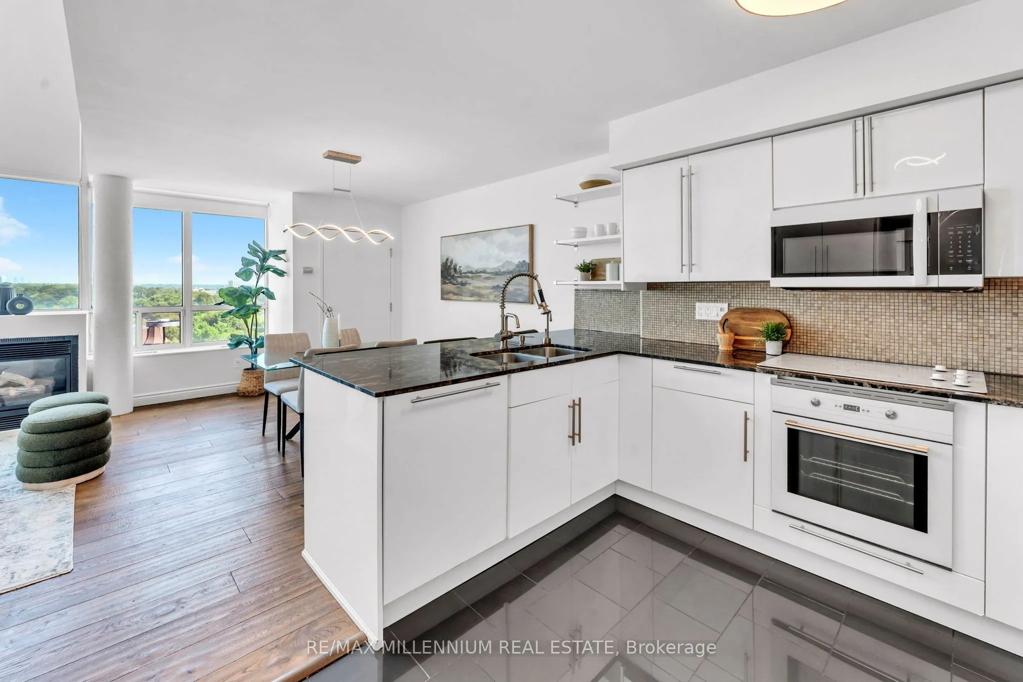 250 Manitoba Street, #818