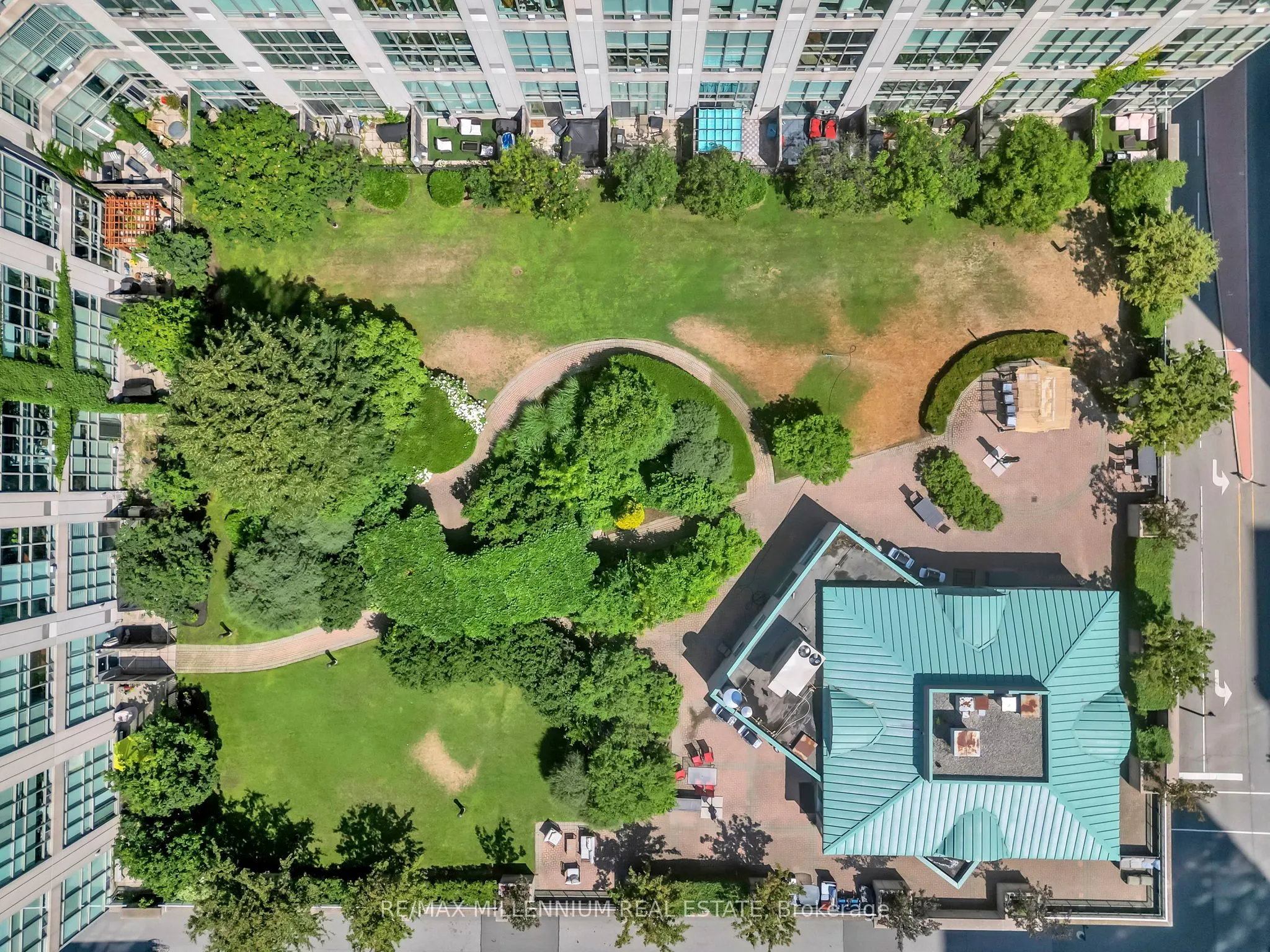 250 Manitoba Street, #818