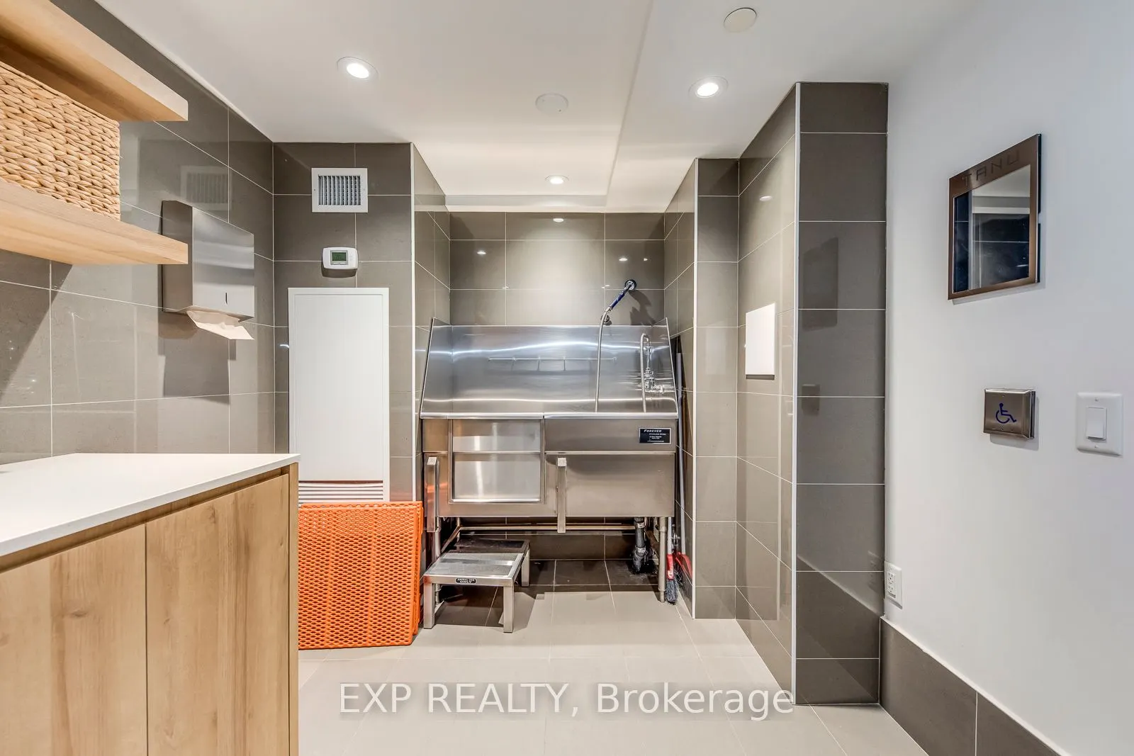 21 Park Street E, #312